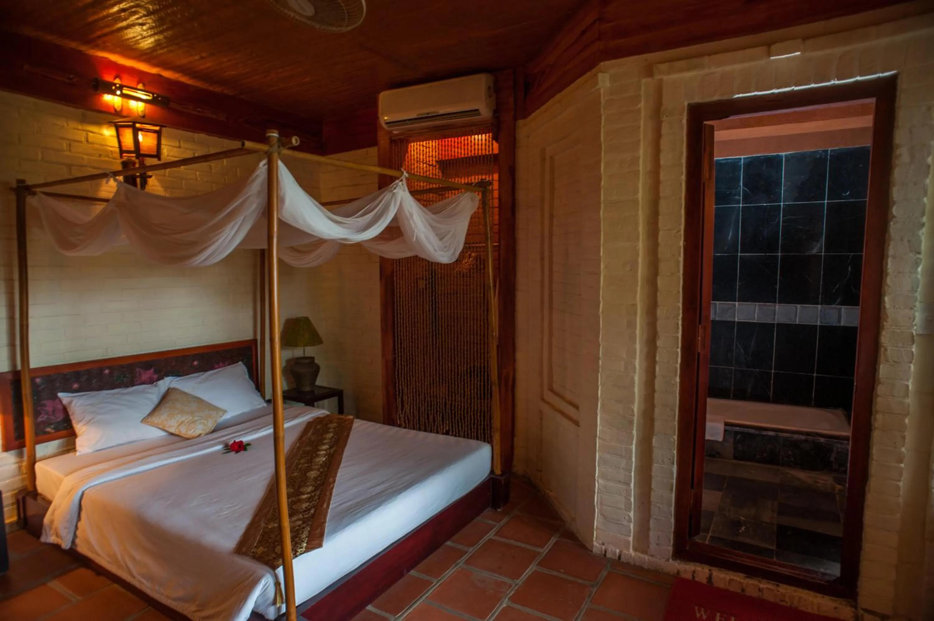 Photo of the whole room, Bed in Van Chai Resort