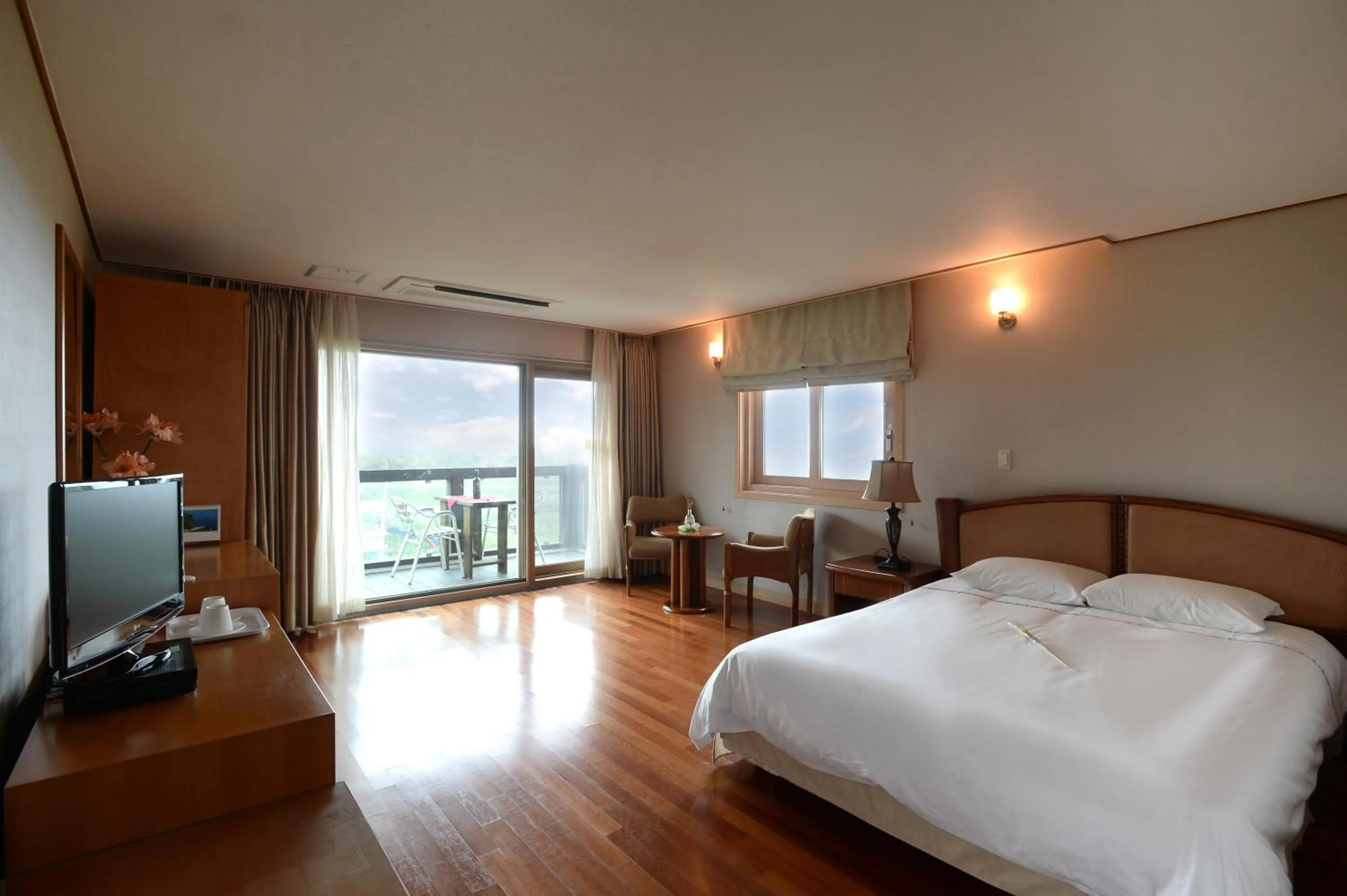 Photo of the whole room in Minitel Soul