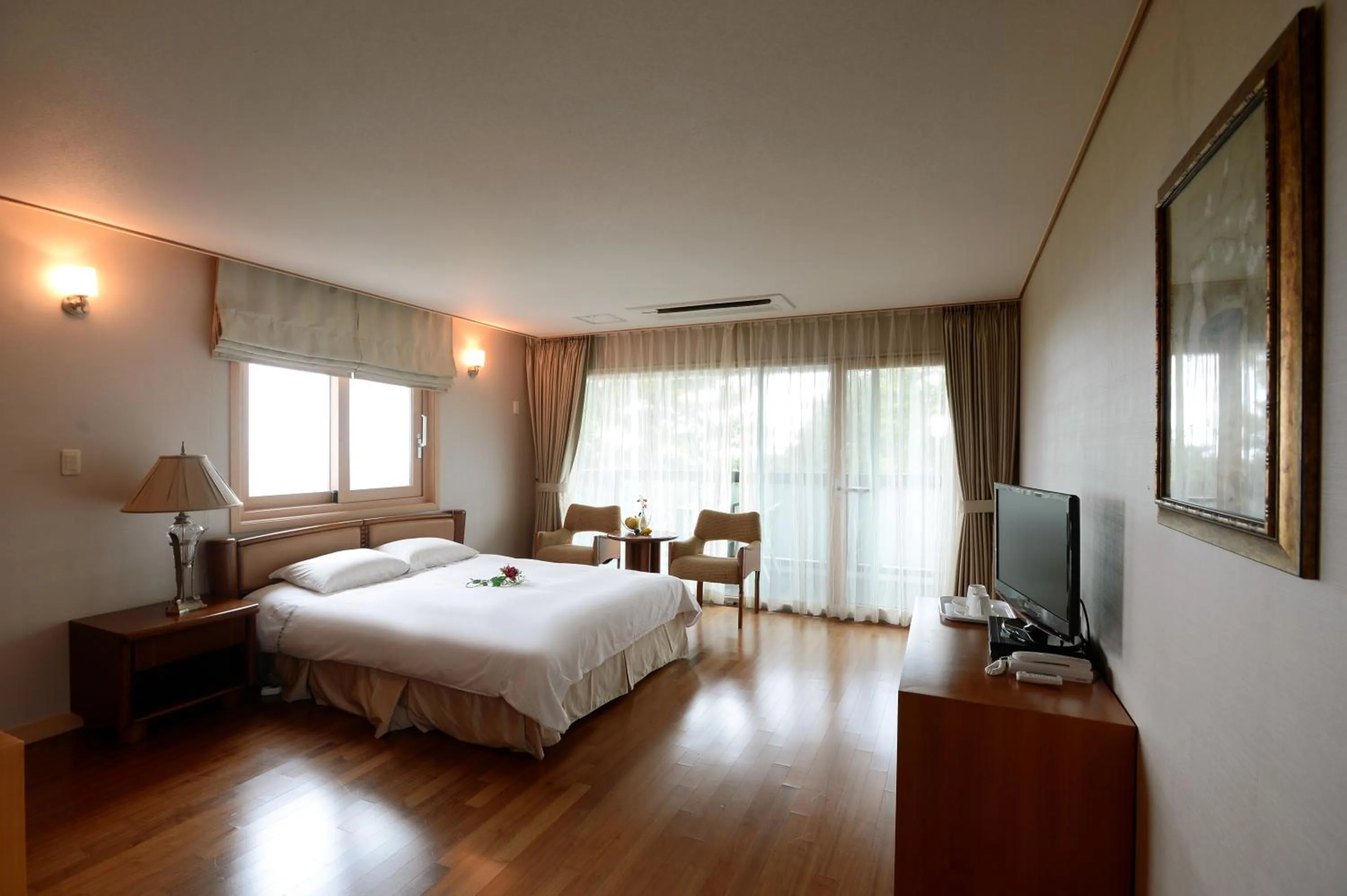 Photo of the whole room in Minitel Soul