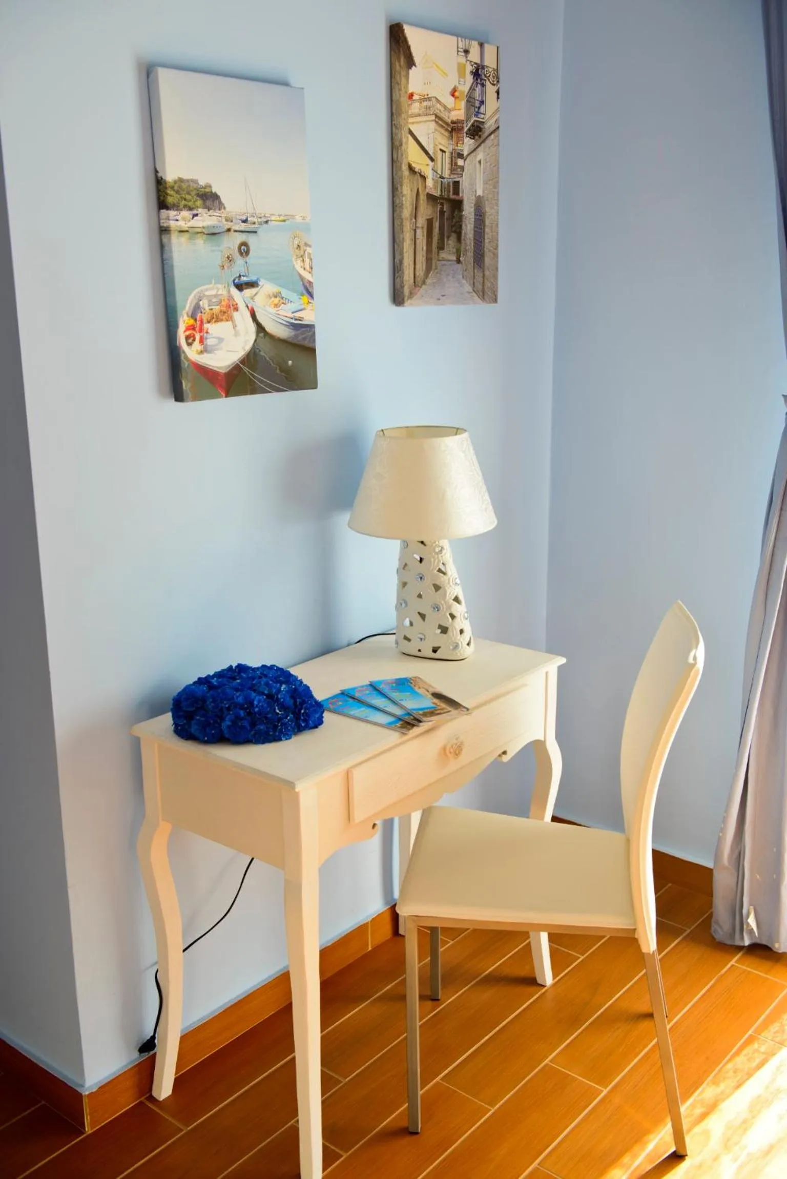 Decorative detail in I Delfini