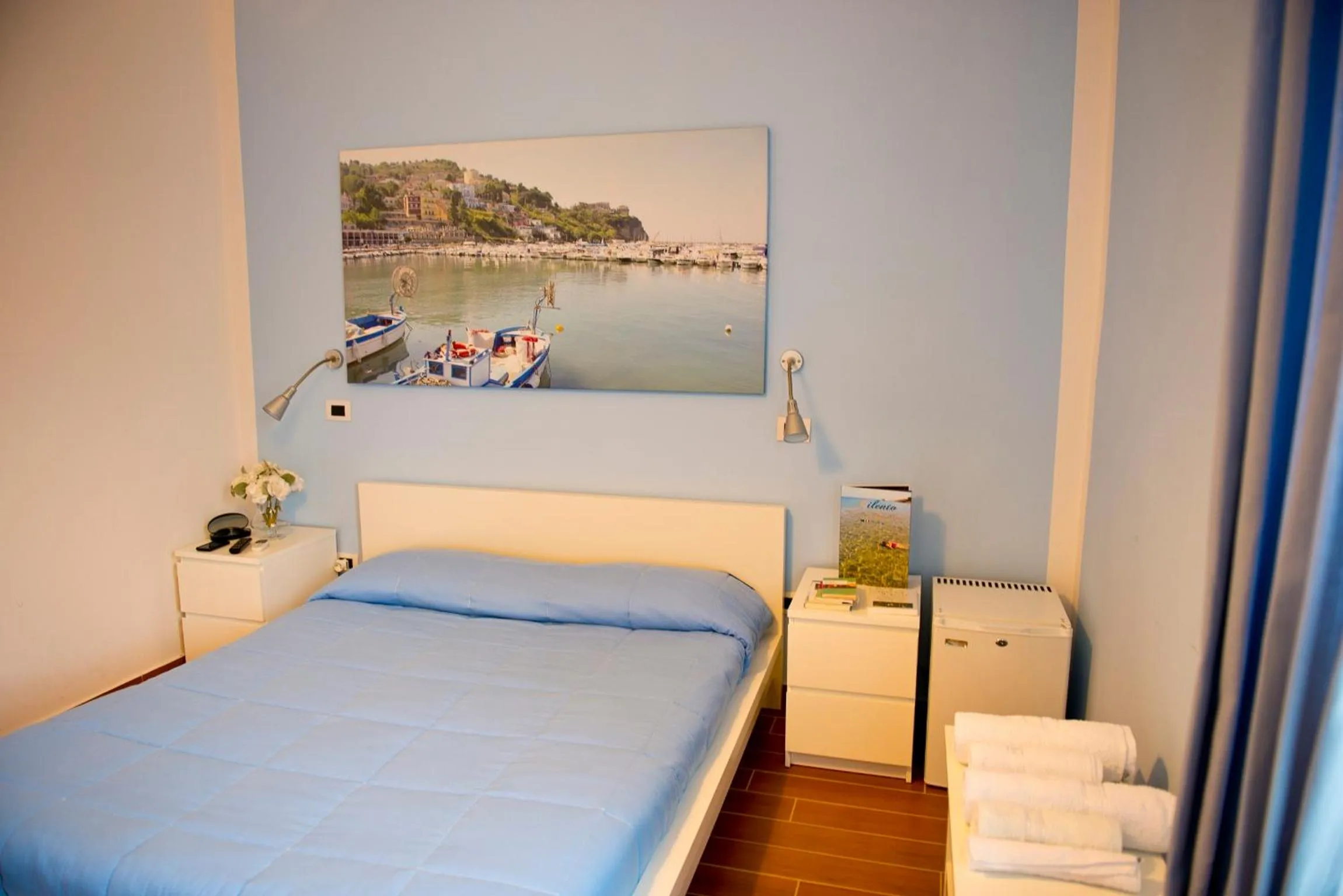 Photo of the whole room, Bed in I Delfini