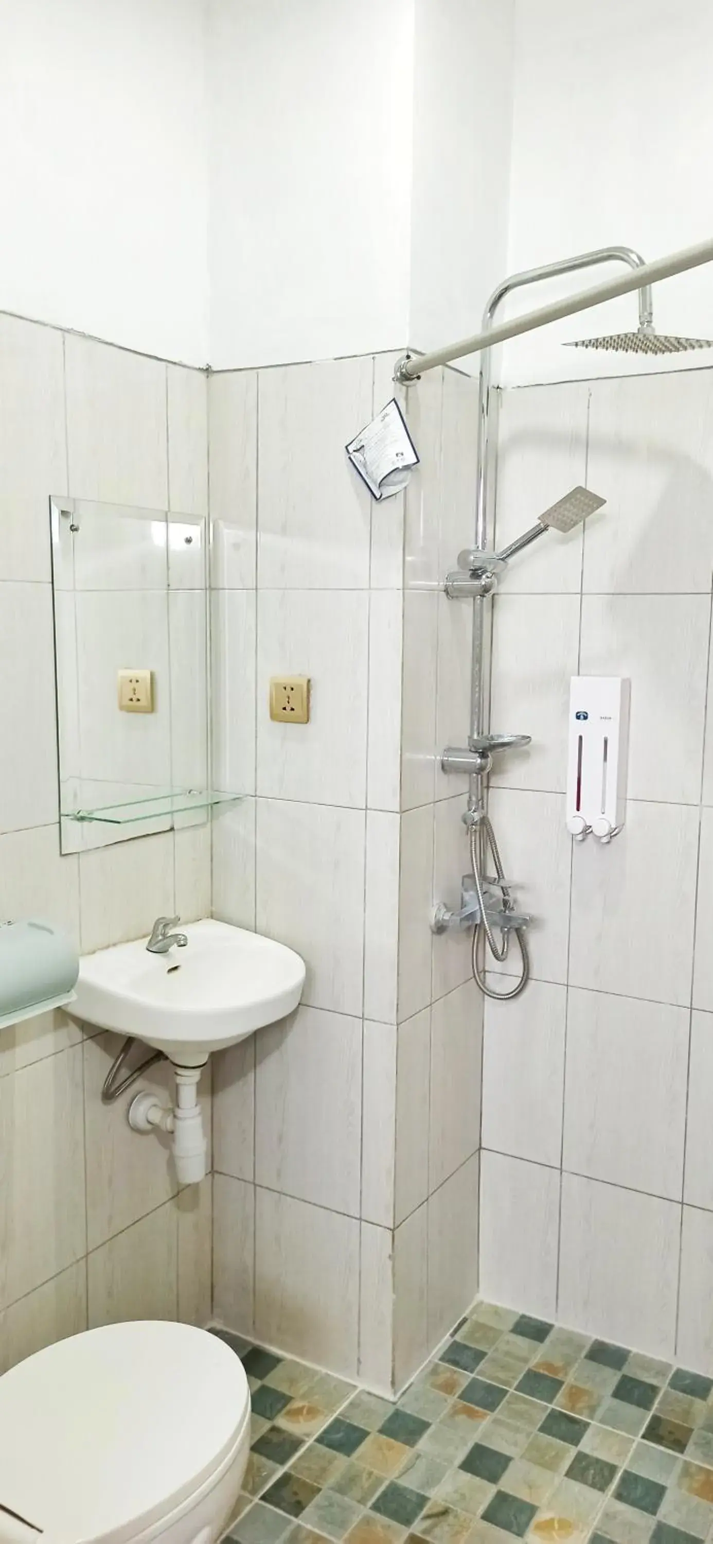 Quadruple Room with Bathroom in Manggolo Homestay Syariah Quadruple Room with Bathroom in Manggolo Homestay Syariah