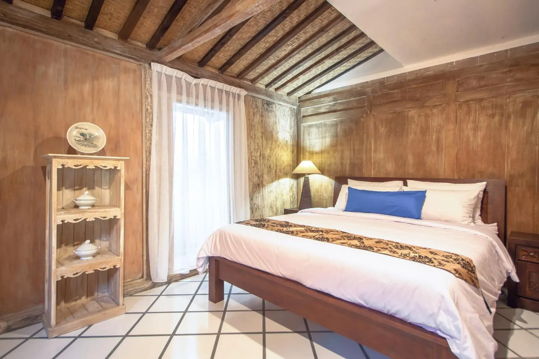 Two-Bedroom Wooden Joglo in Red Gong Two-Bedroom Wooden Joglo in Red Gong