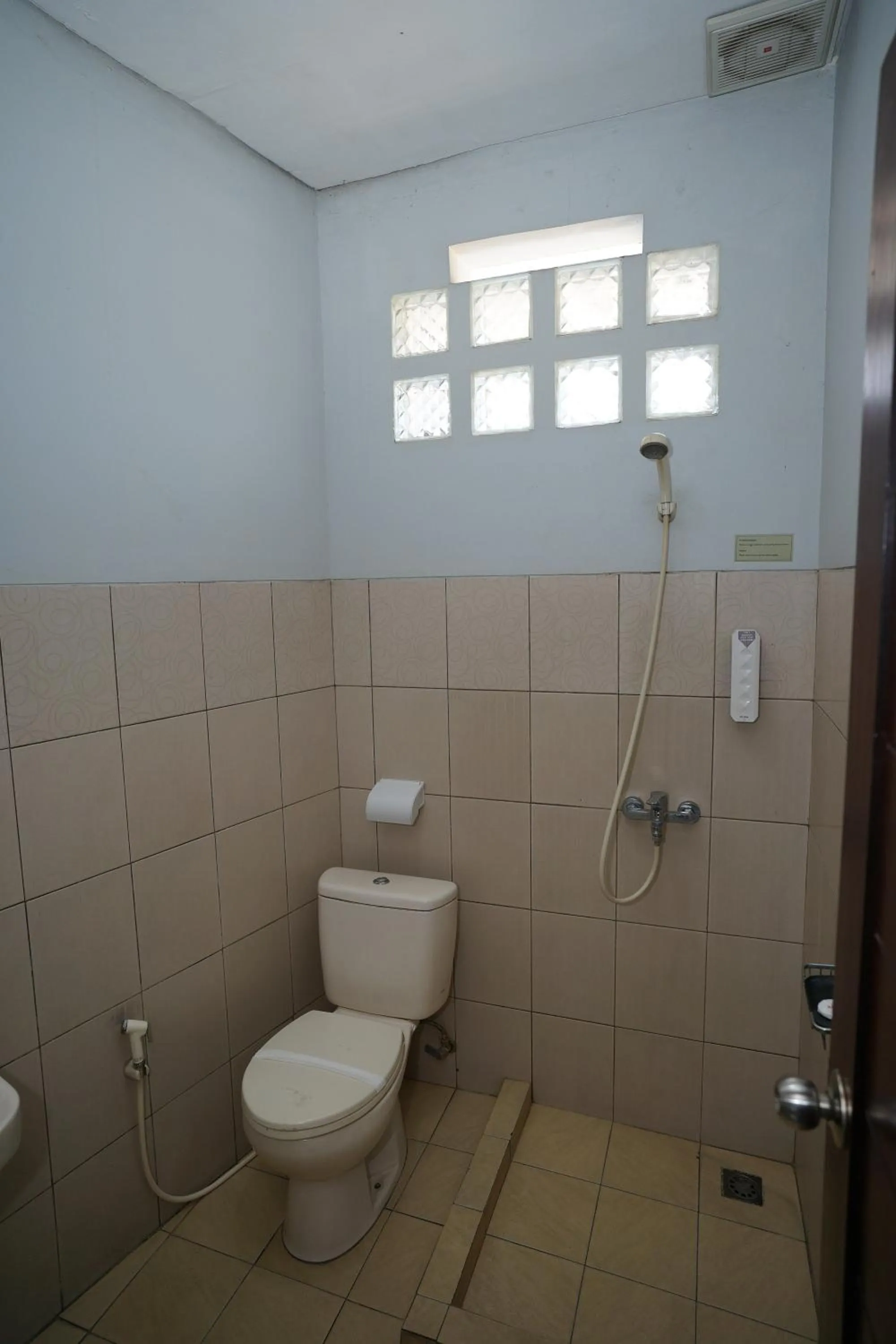 Shower in Hotel Puri Pangalengan