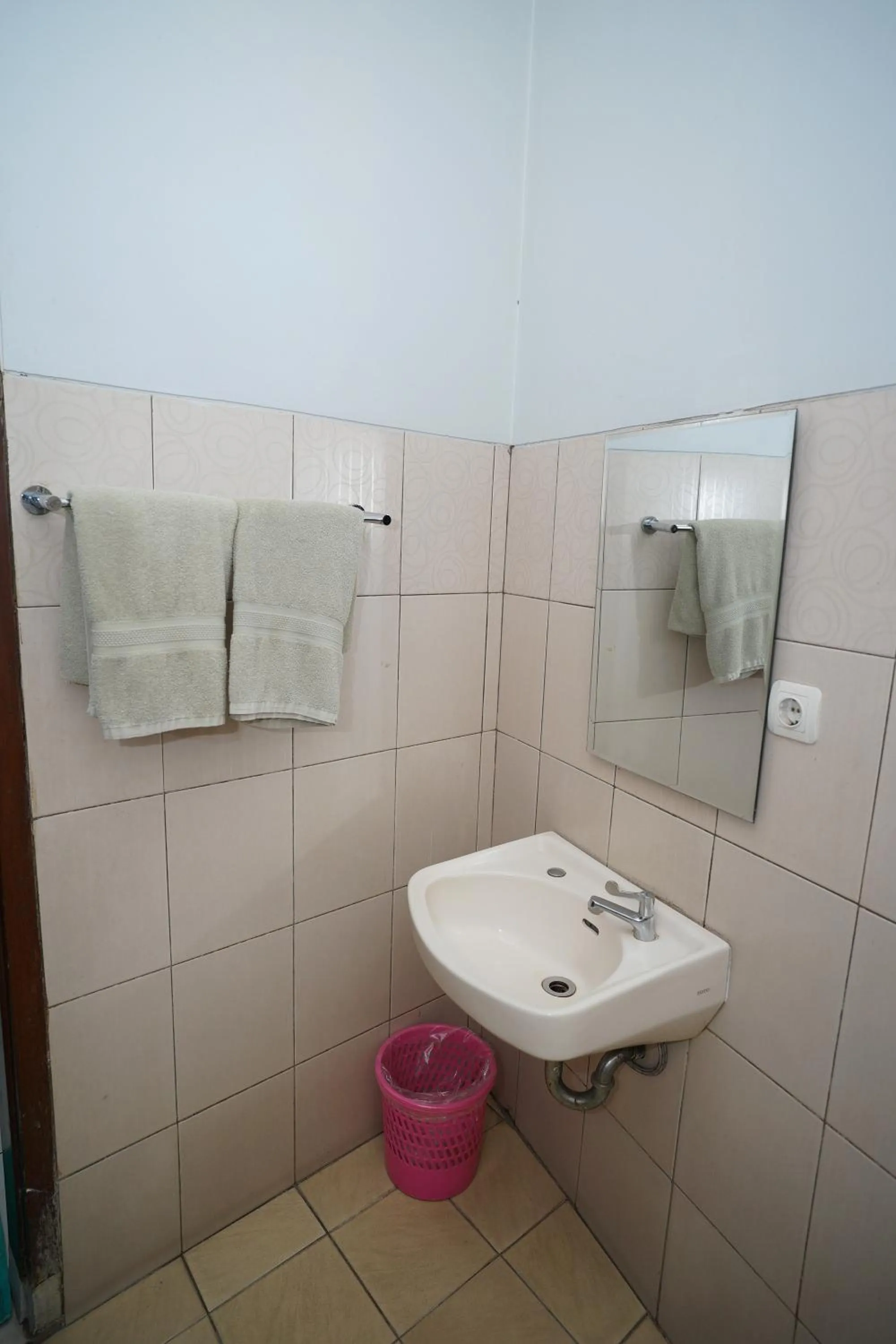 Shower in Hotel Puri Pangalengan