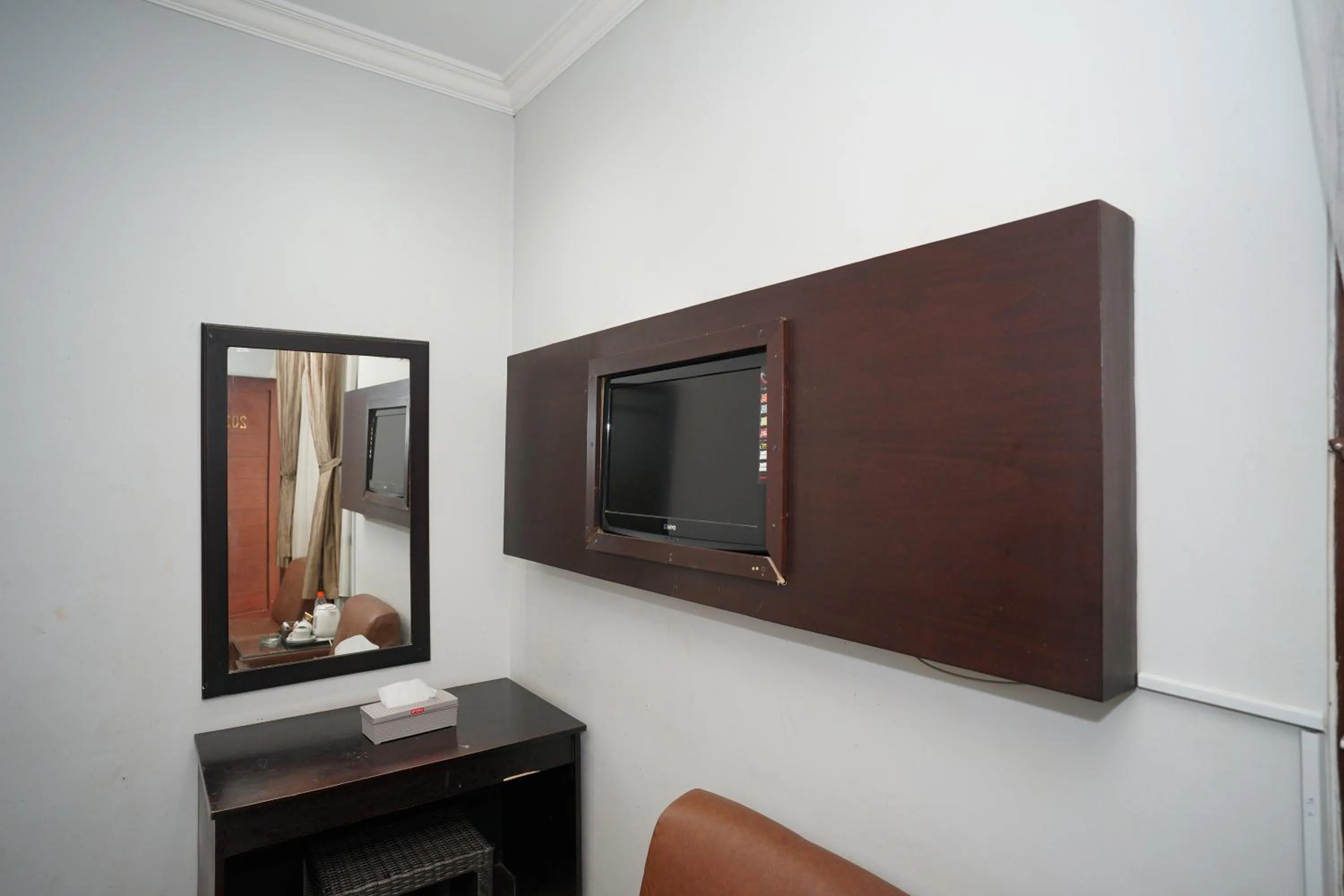 TV and multimedia in Hotel Puri Pangalengan