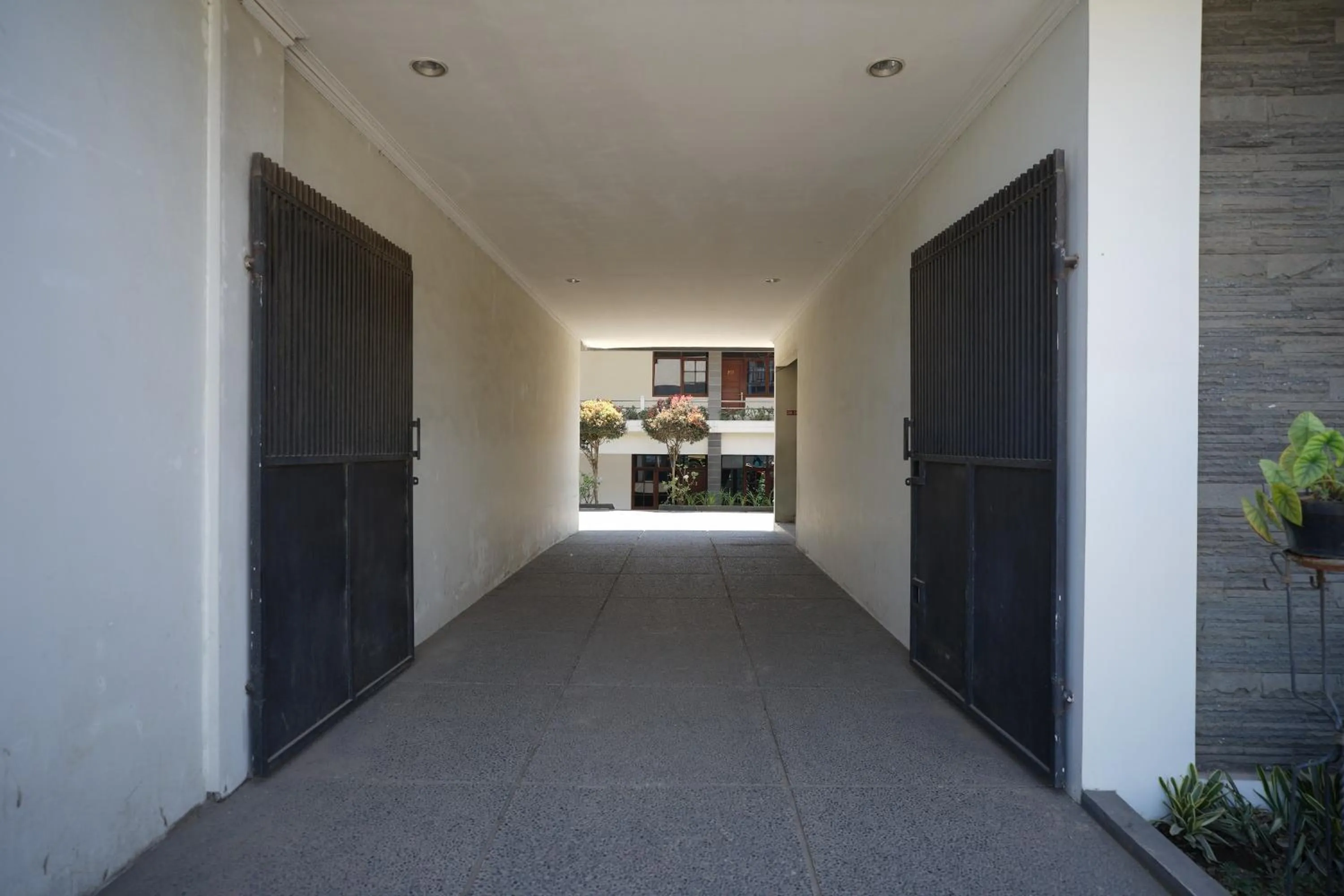 Facade/entrance in Hotel Puri Pangalengan