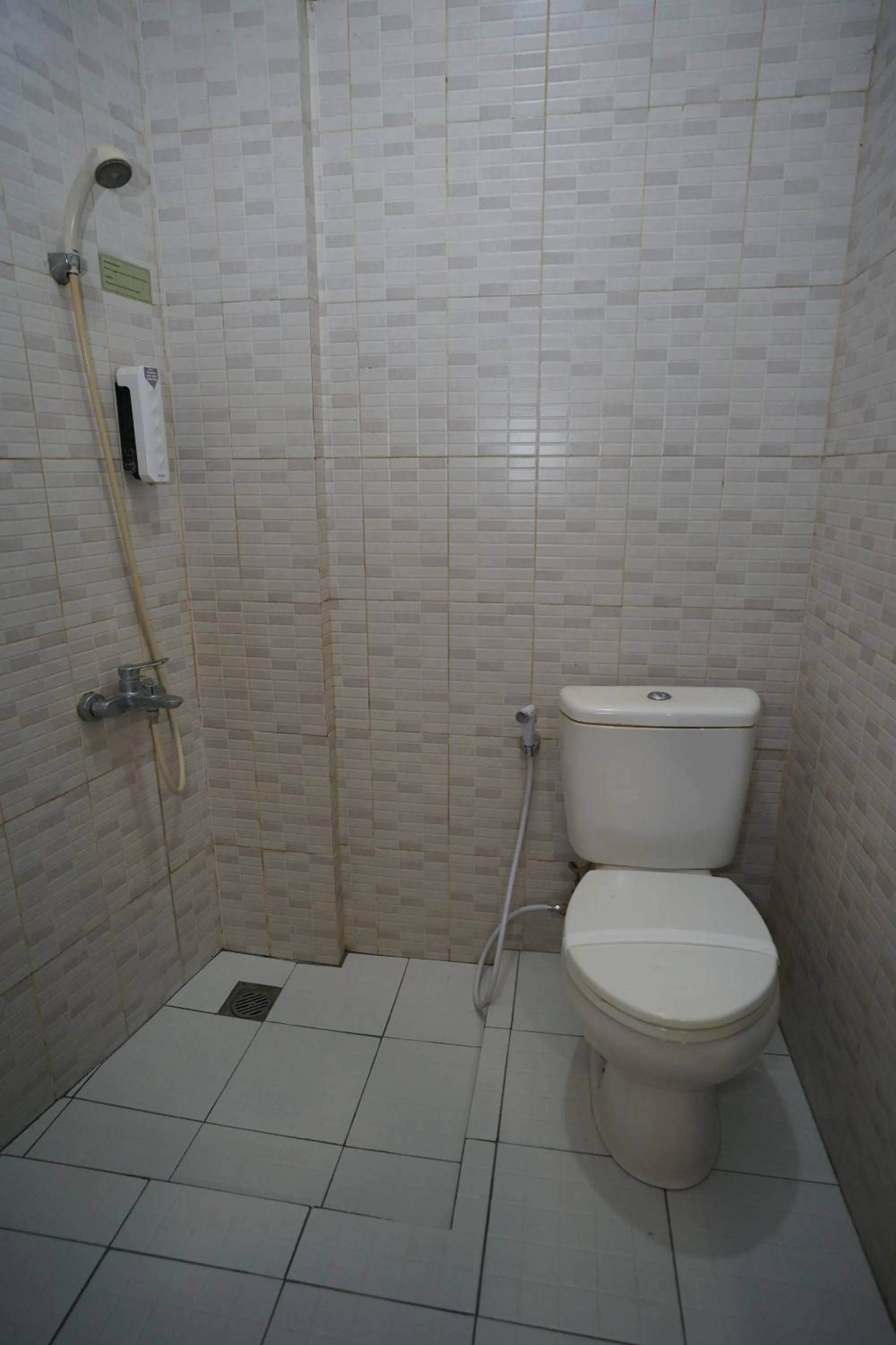 Shower in Hotel Puri Pangalengan