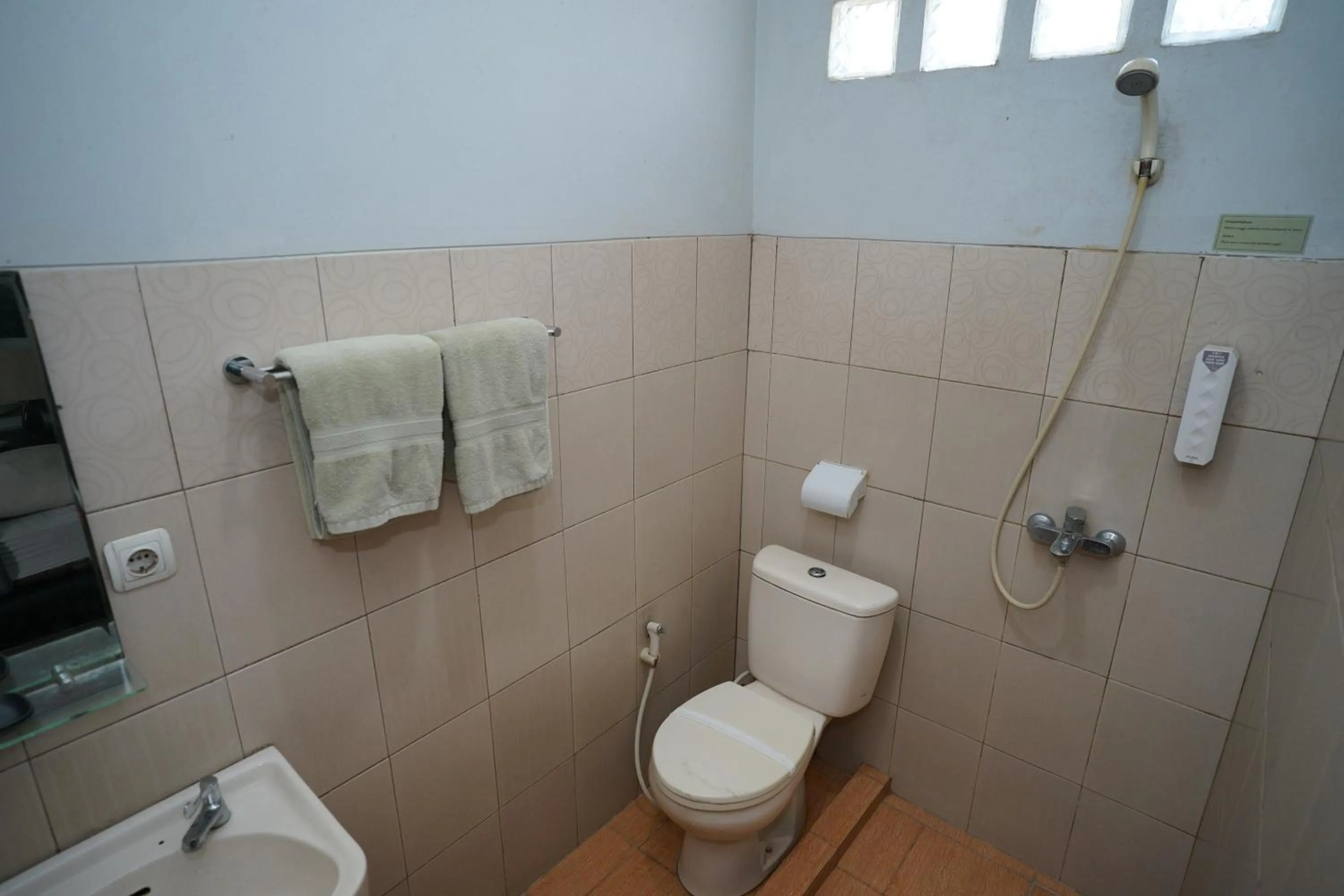 Toilet in Hotel Puri Pangalengan