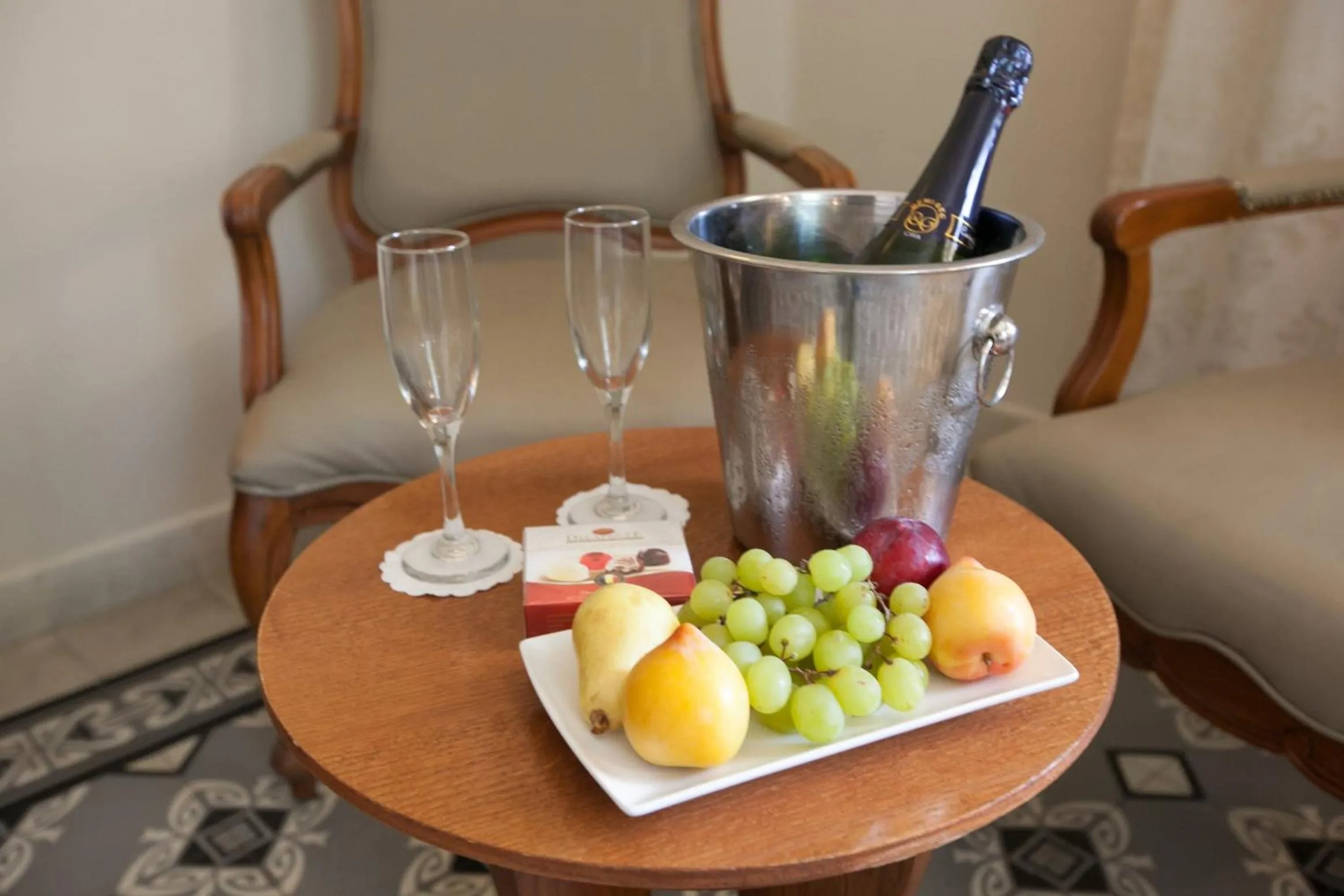 Food and drinks in The Colony Hotel