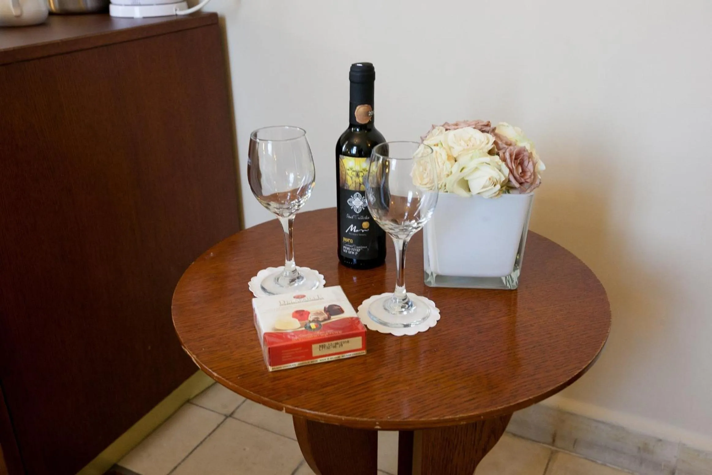 Food and drinks in The Colony Hotel