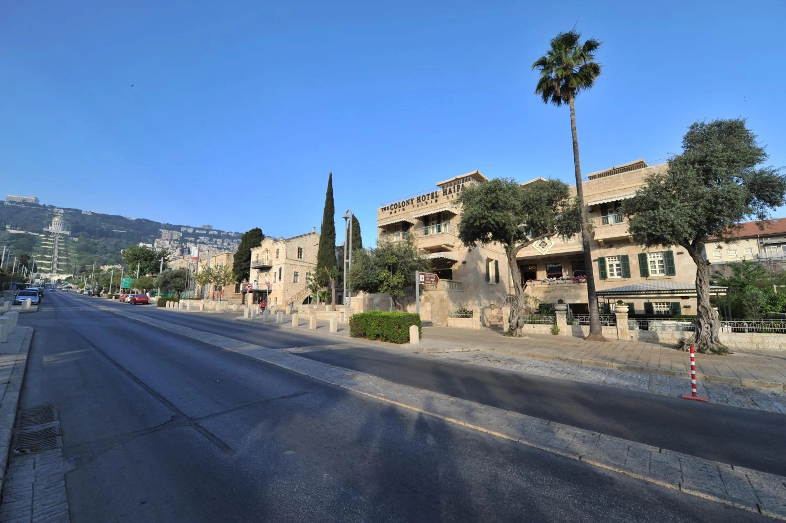 Facade/entrance in The Colony Hotel