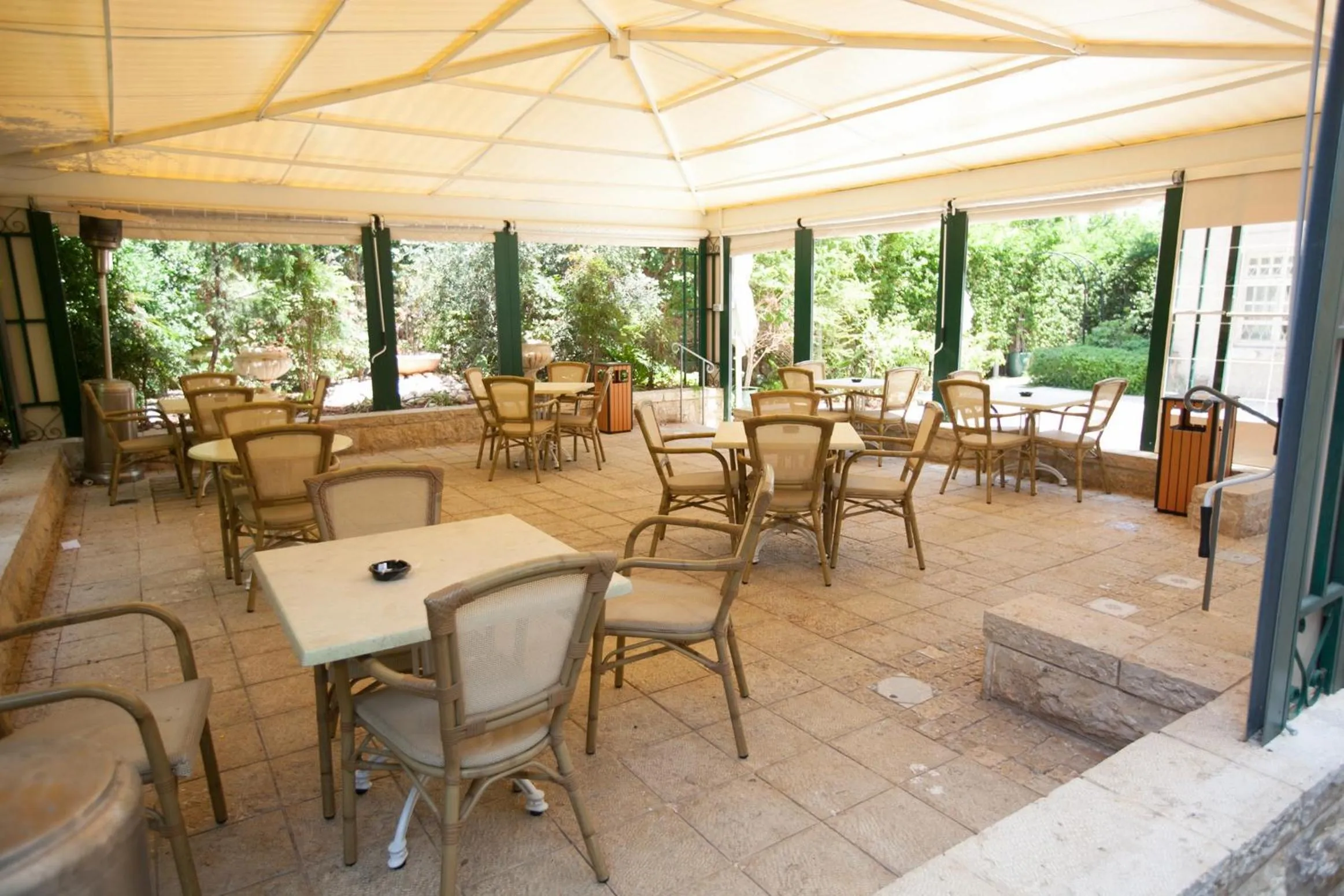Patio in The Colony Hotel