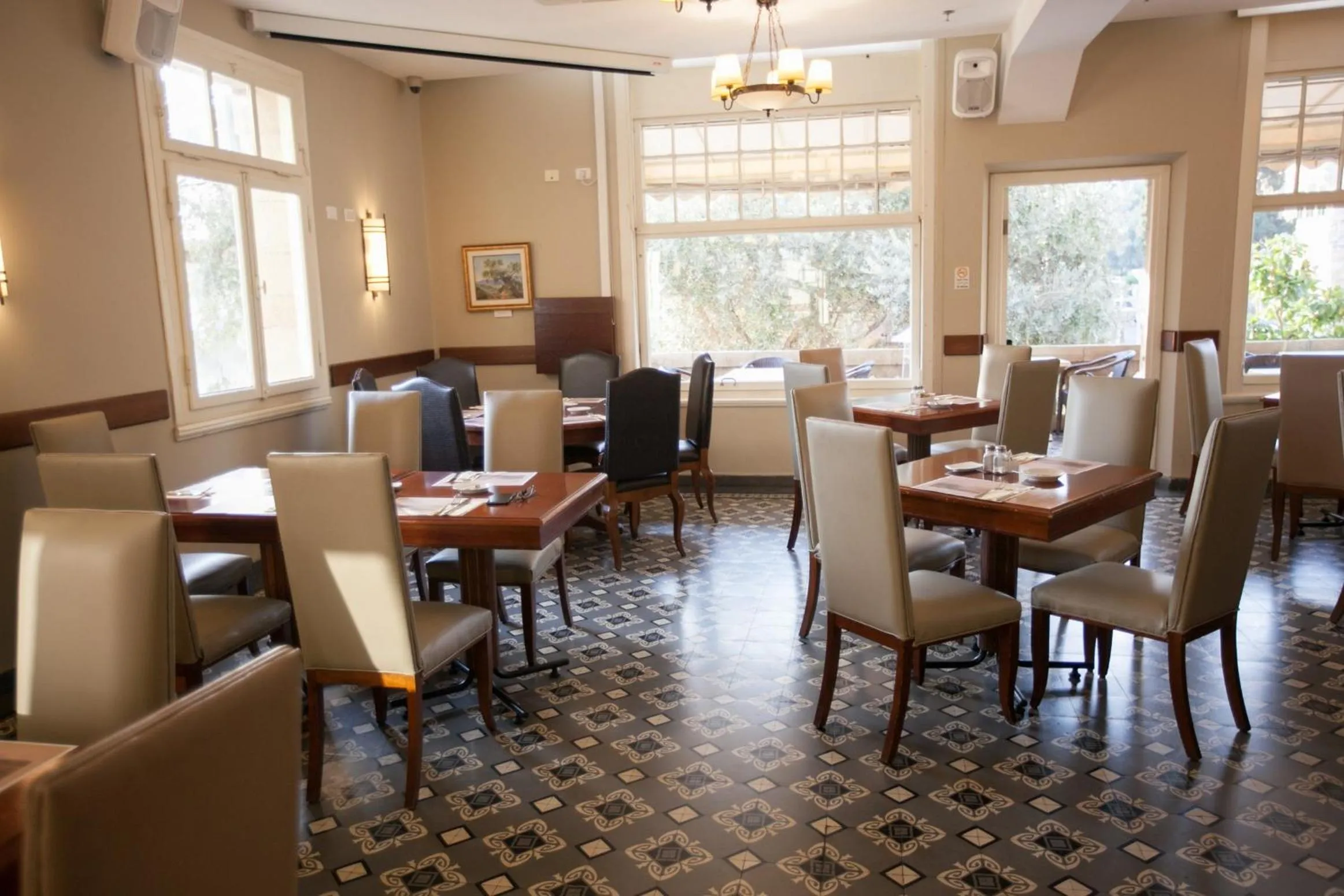 Restaurant/places to eat in The Colony Hotel