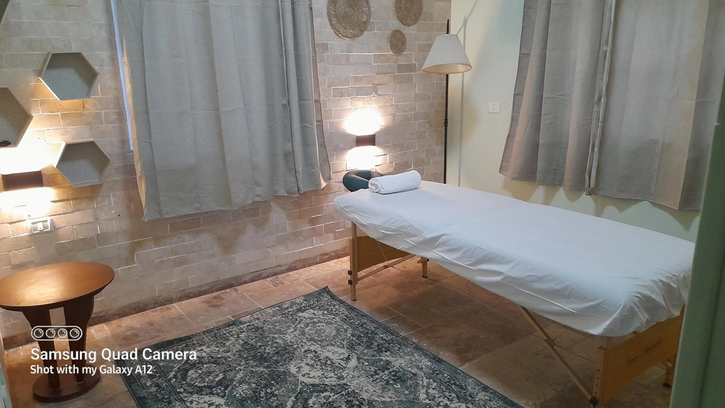 Massage, Bed in The Colony Hotel