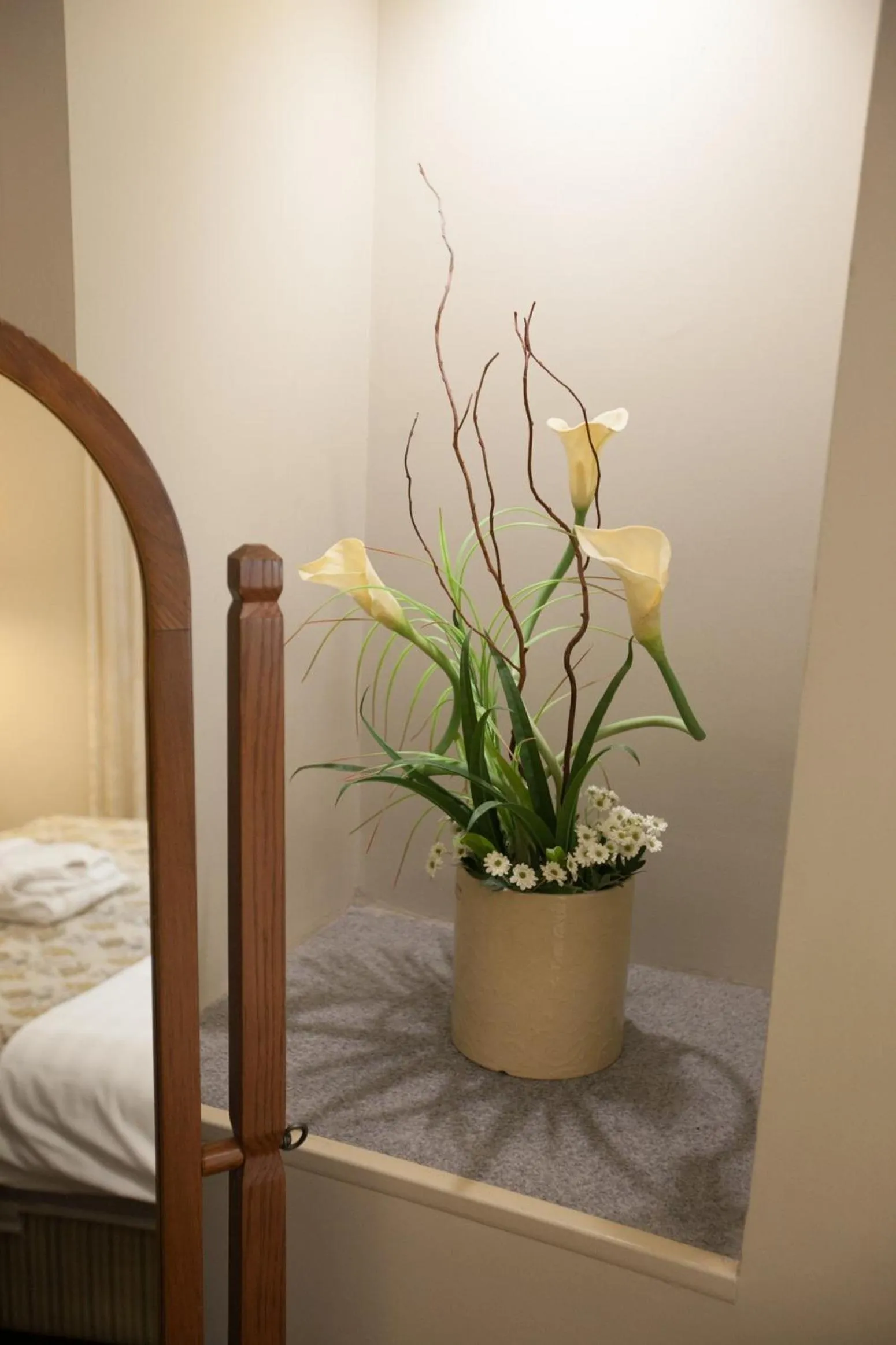 bunk bed, Bed in The Colony Hotel