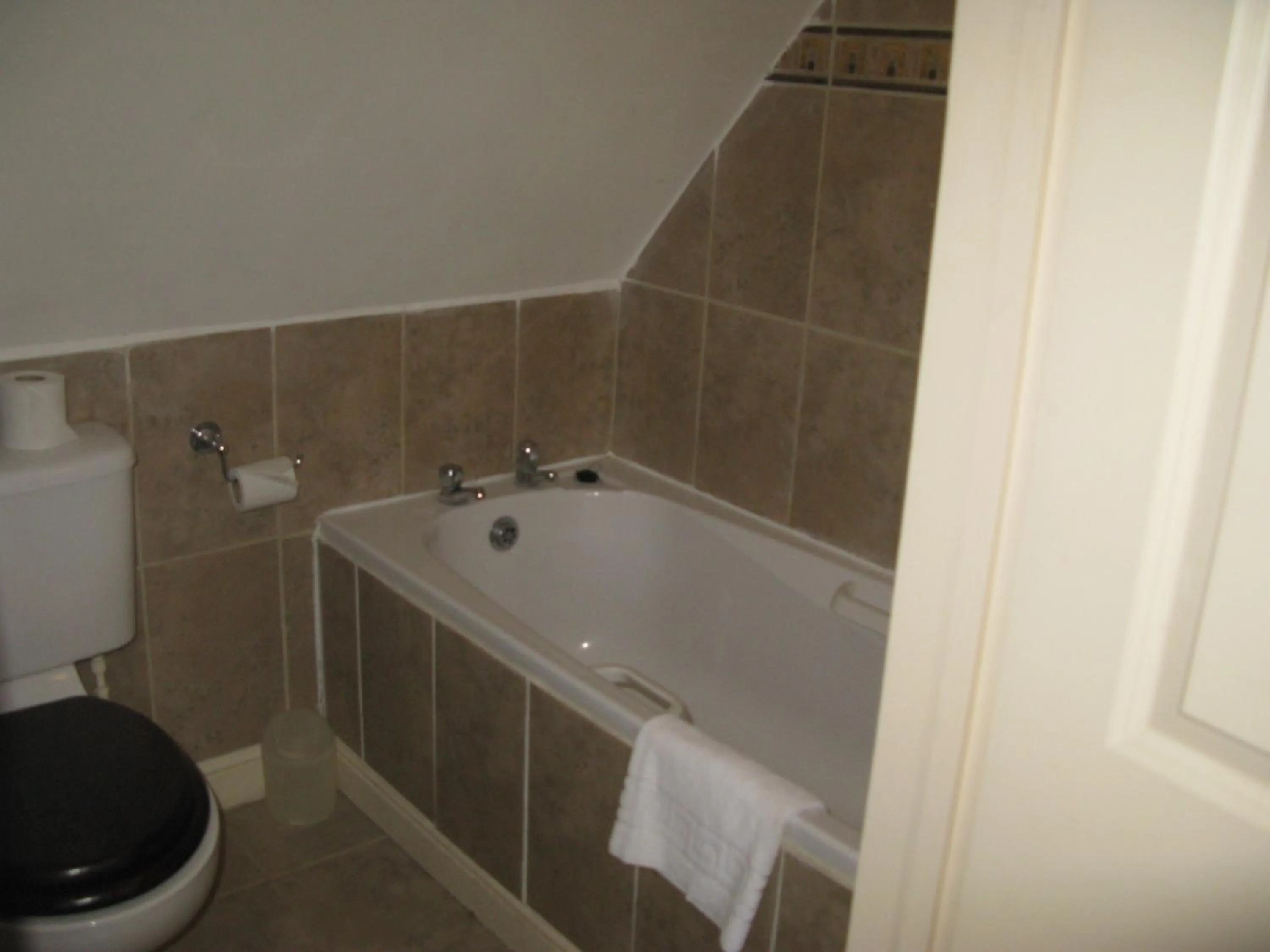 Bathroom in The Chequers Inn