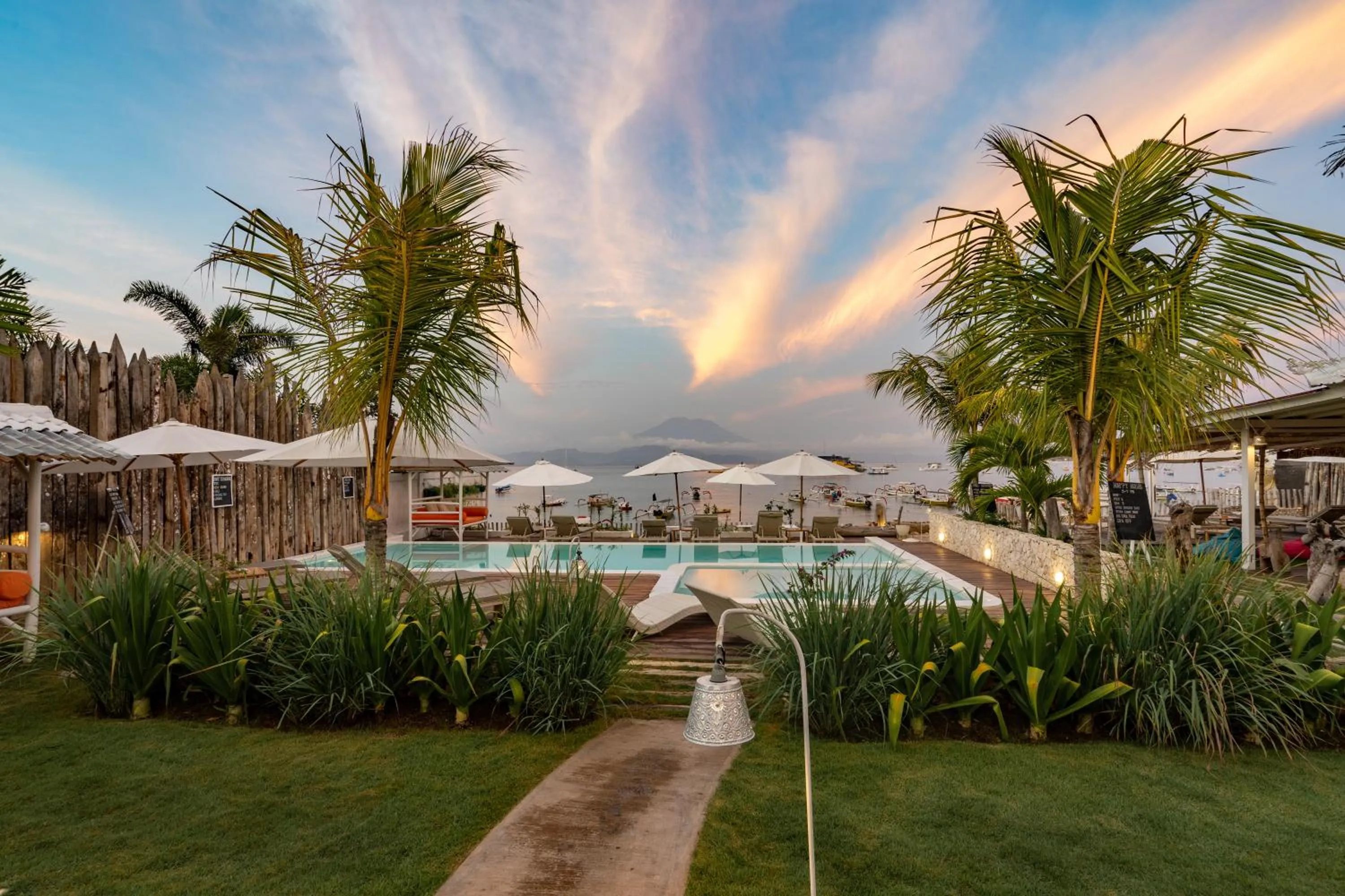 Swimming pool in Paus Putih Hotel