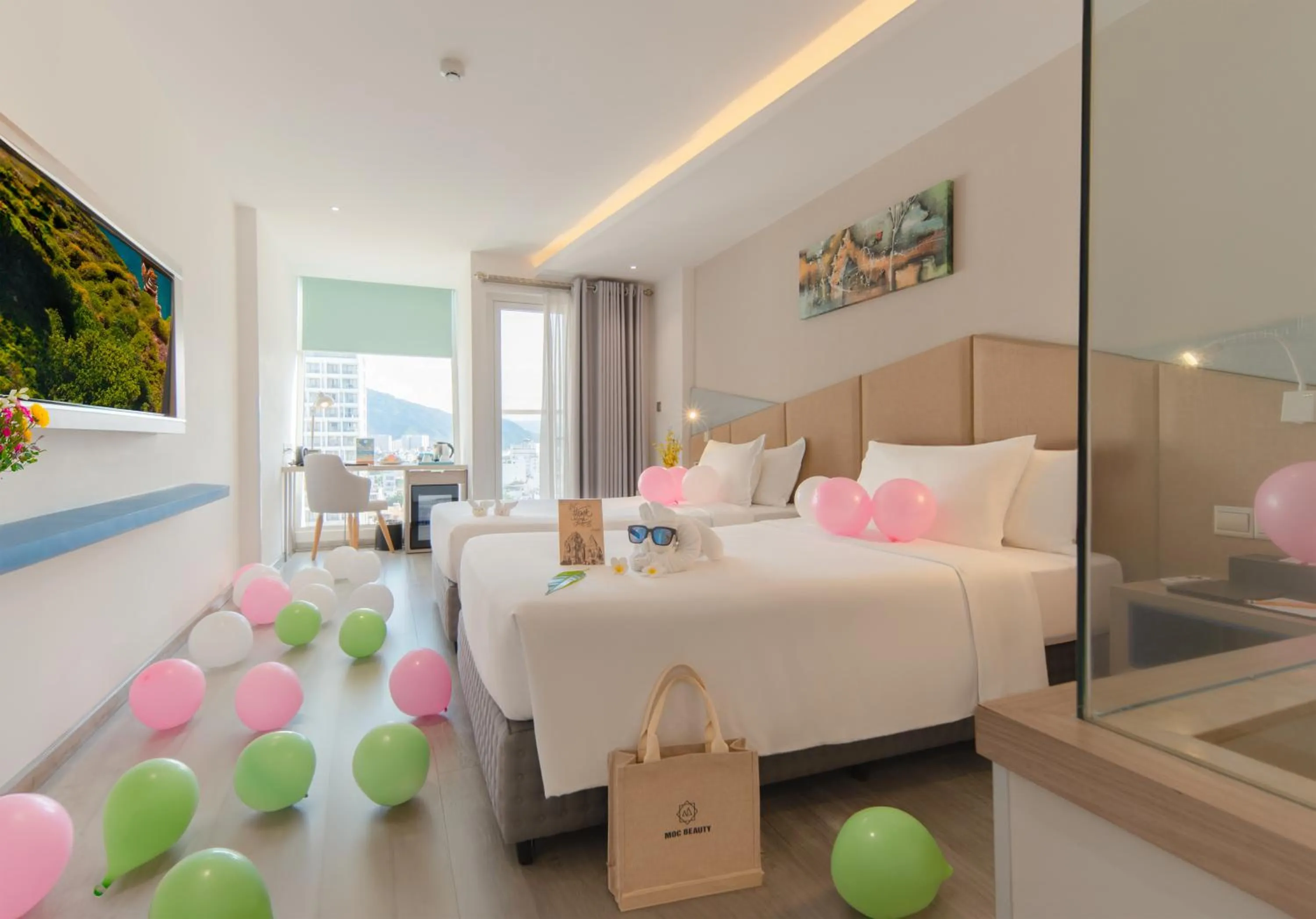 View (from property/room), Bed in Le's Cham Hotel