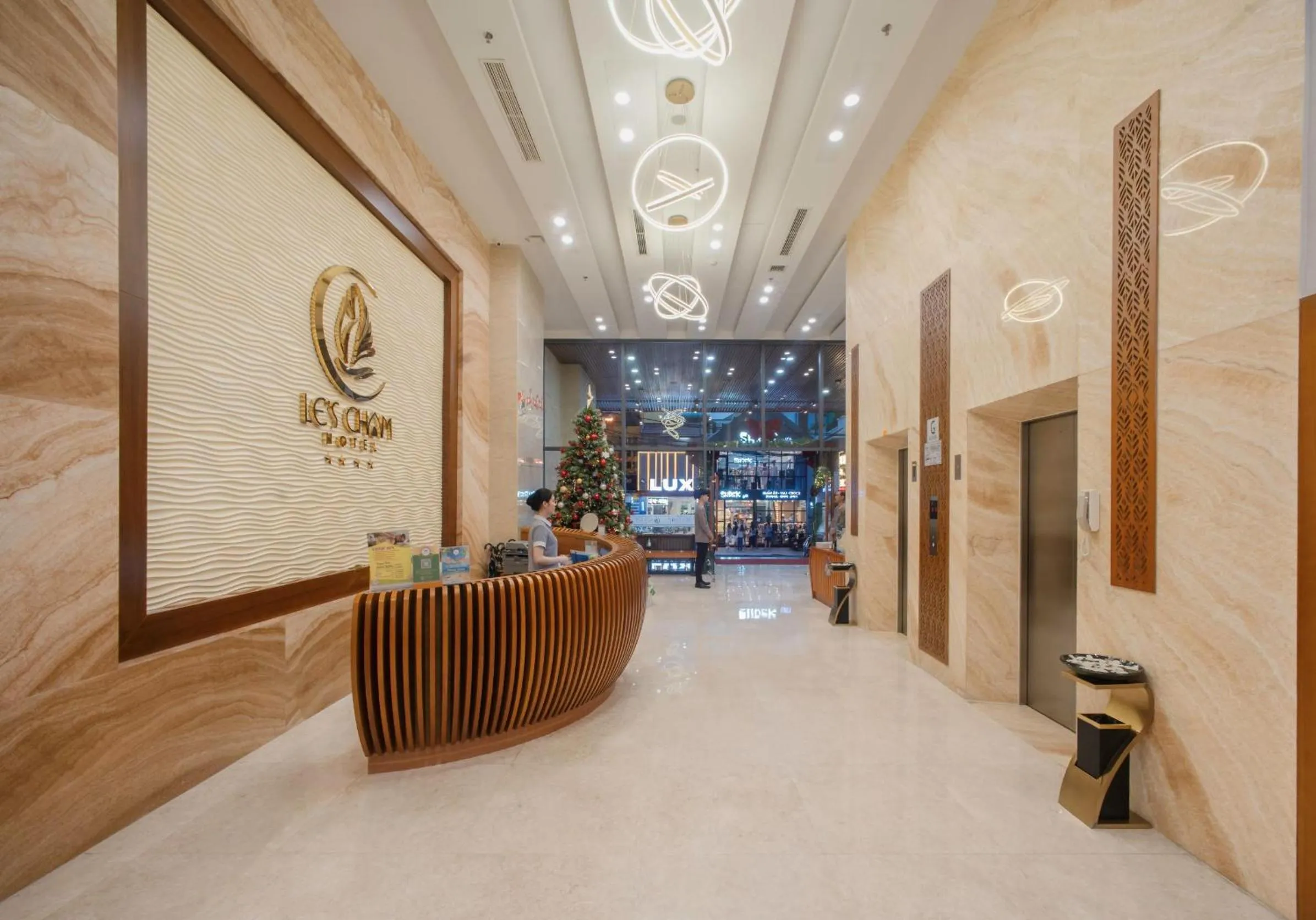Lobby or reception in Le's Cham Hotel