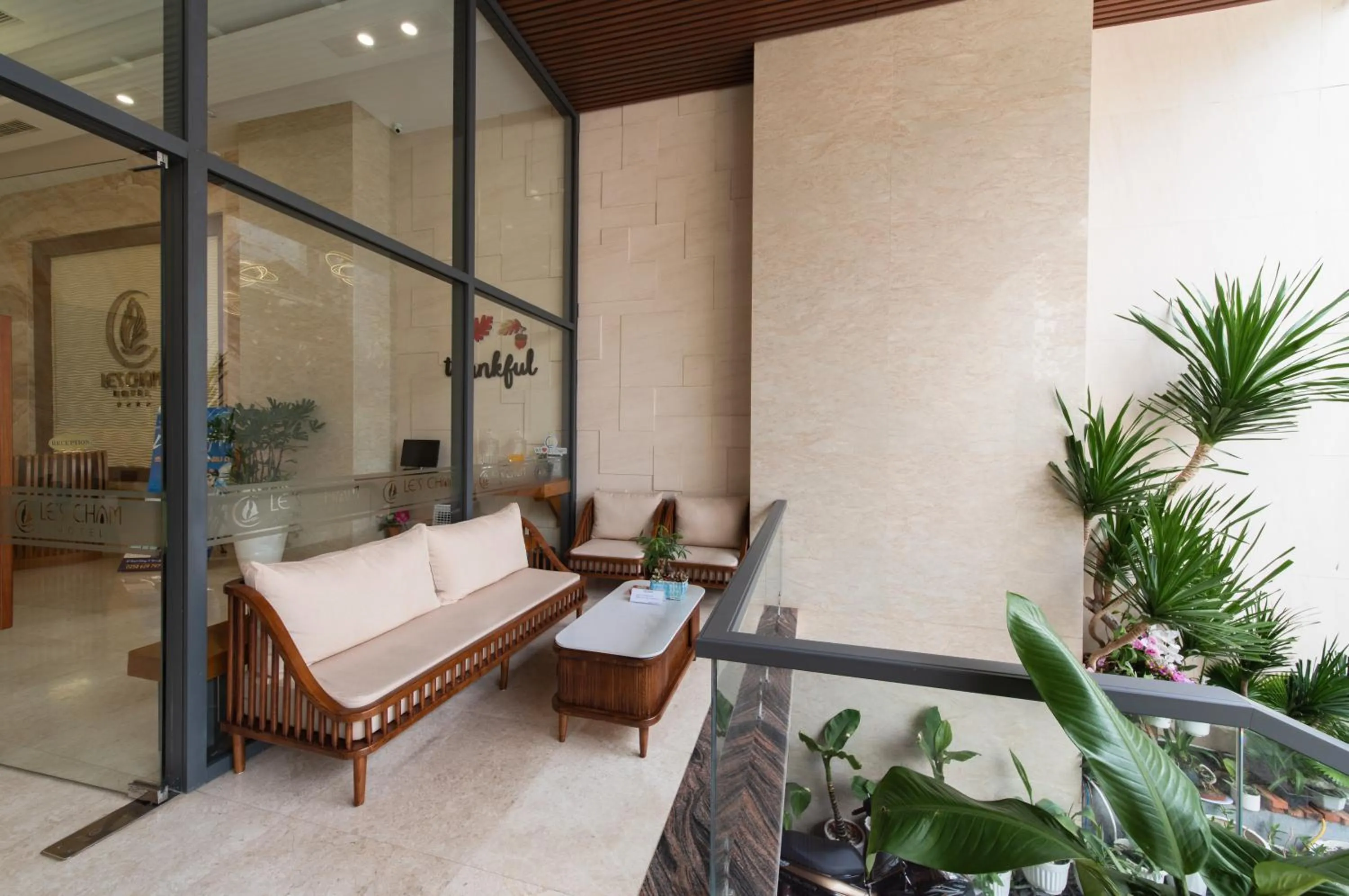 Lobby or reception in Le's Cham Hotel