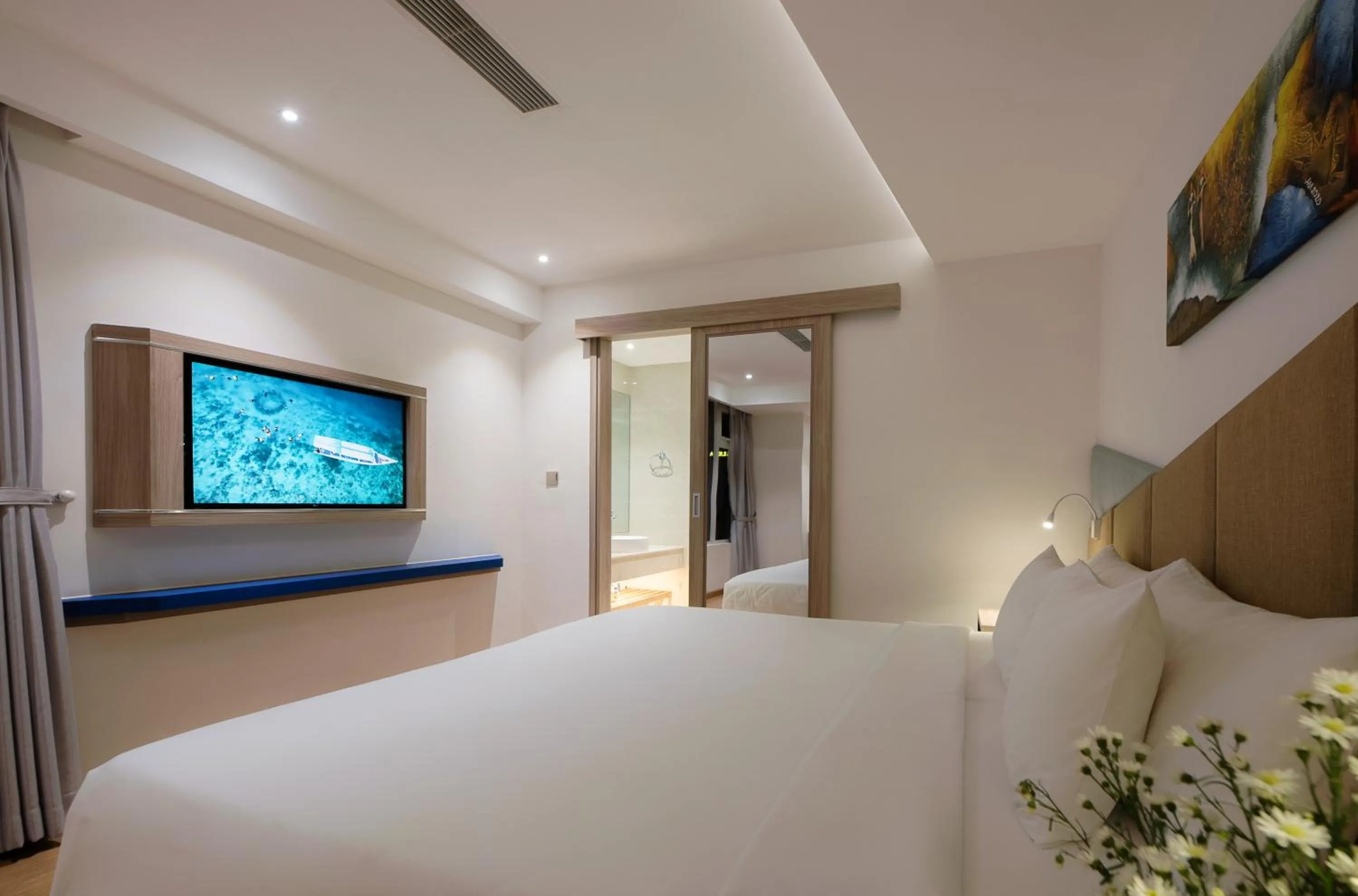 Bed in Le's Cham Hotel