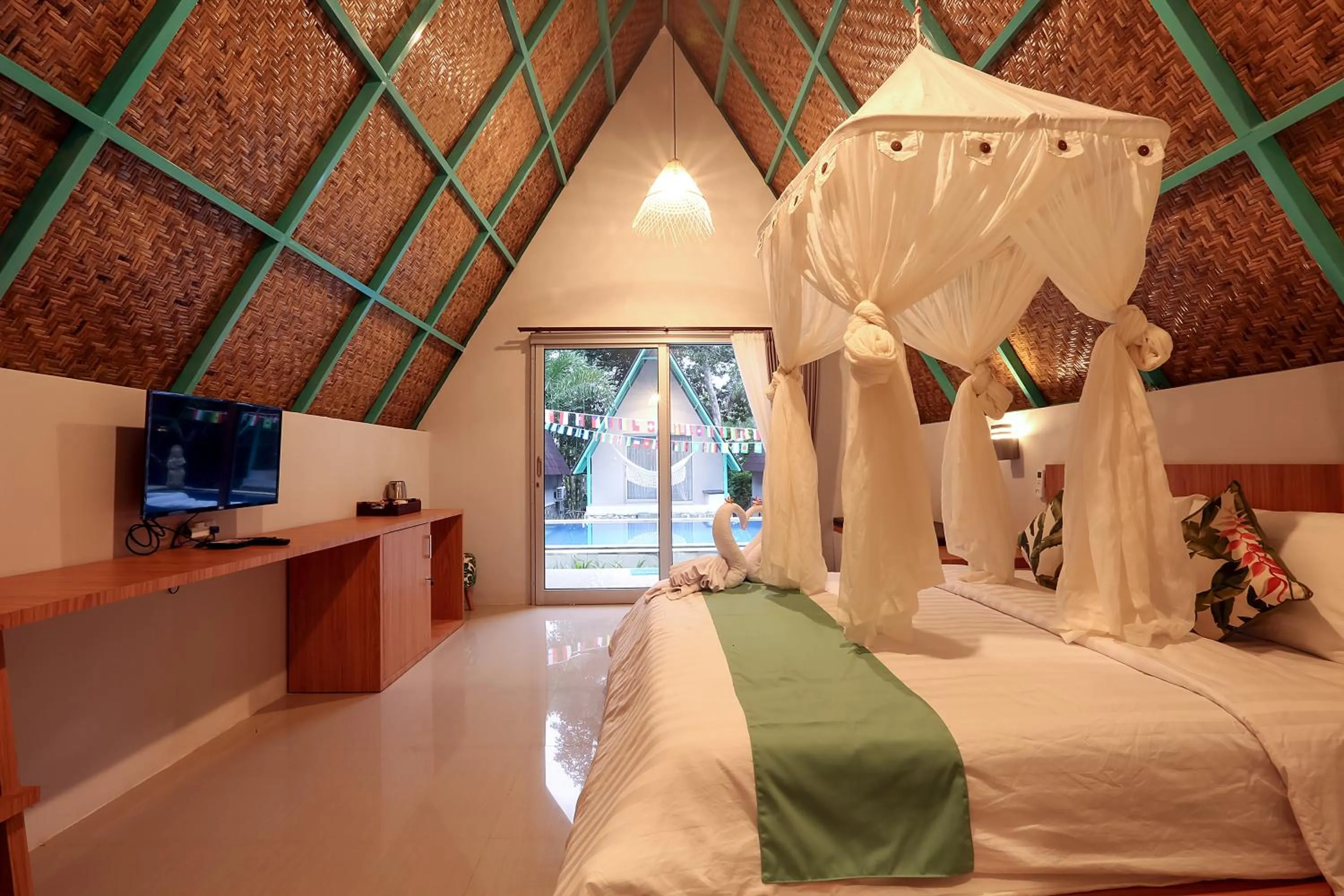 Bed in Makarma Resort Lombok