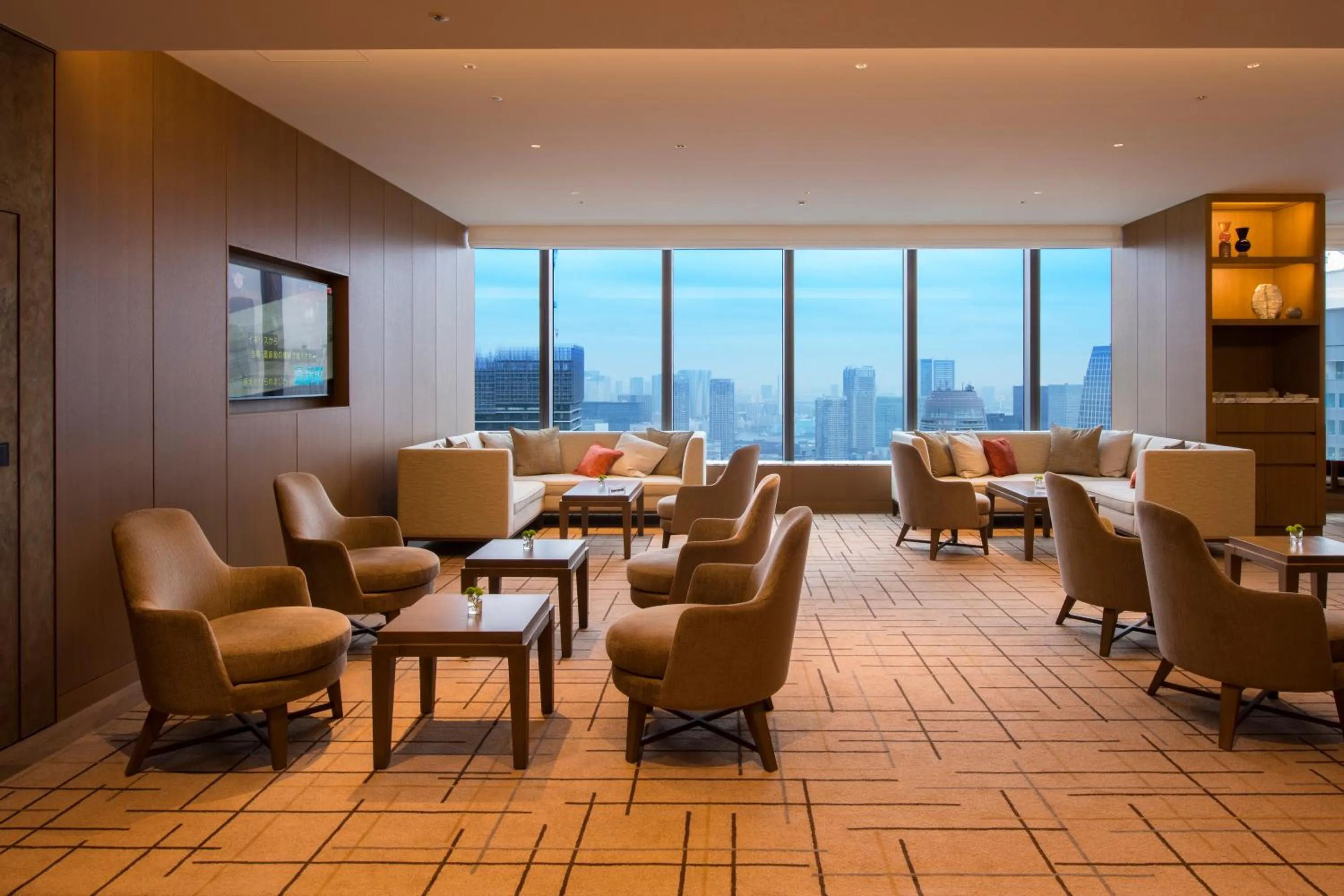 Lounge or bar in The Okura Tokyo