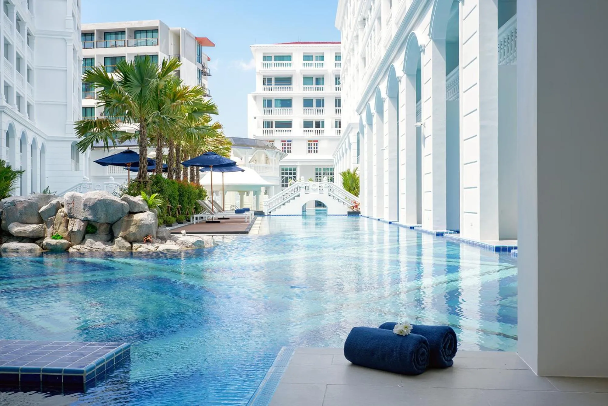 Swimming pool in Mövenpick Myth Hotel Patong Phuket