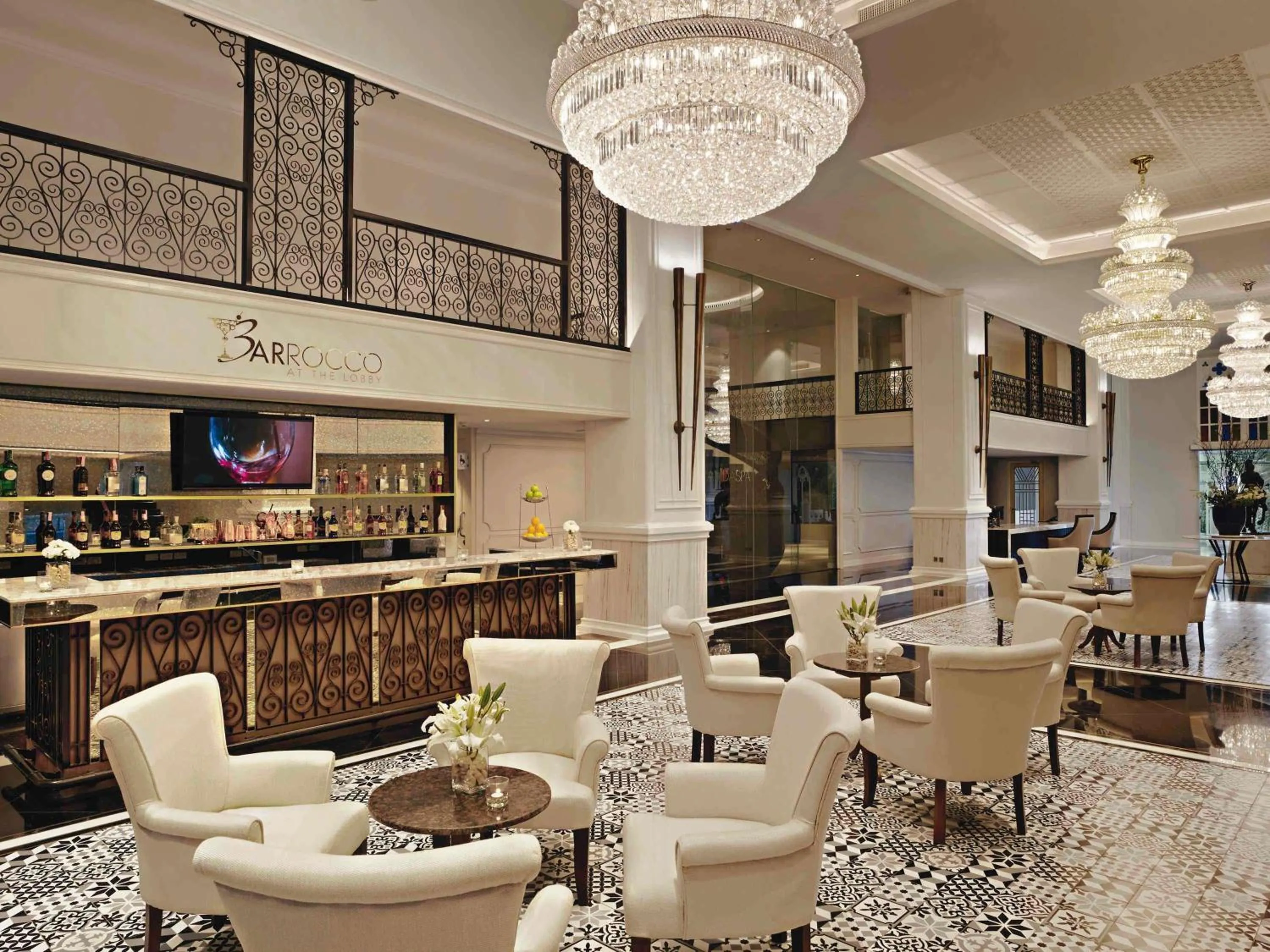 Lounge or bar in Mövenpick Myth Hotel Patong Phuket
