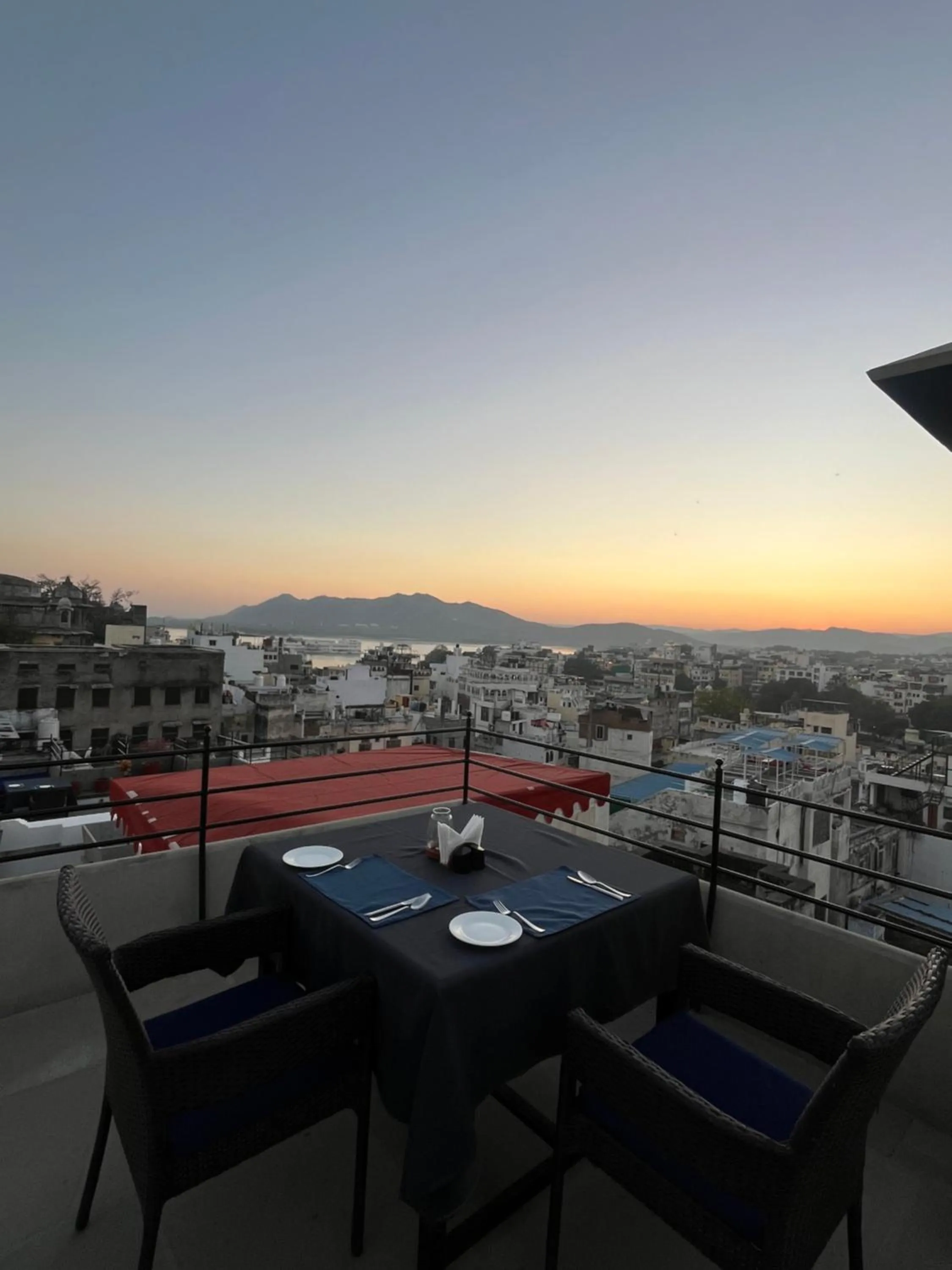 Restaurant/places to eat in Madri Haveli