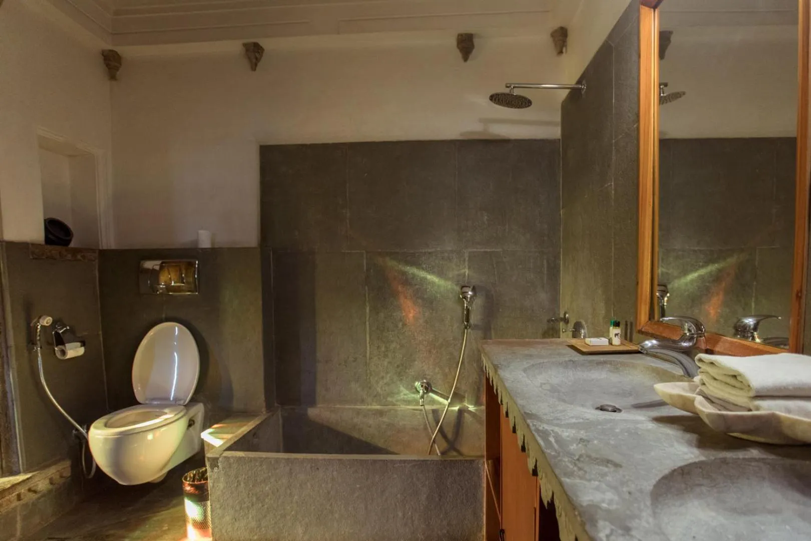 Bathroom in Madri Haveli