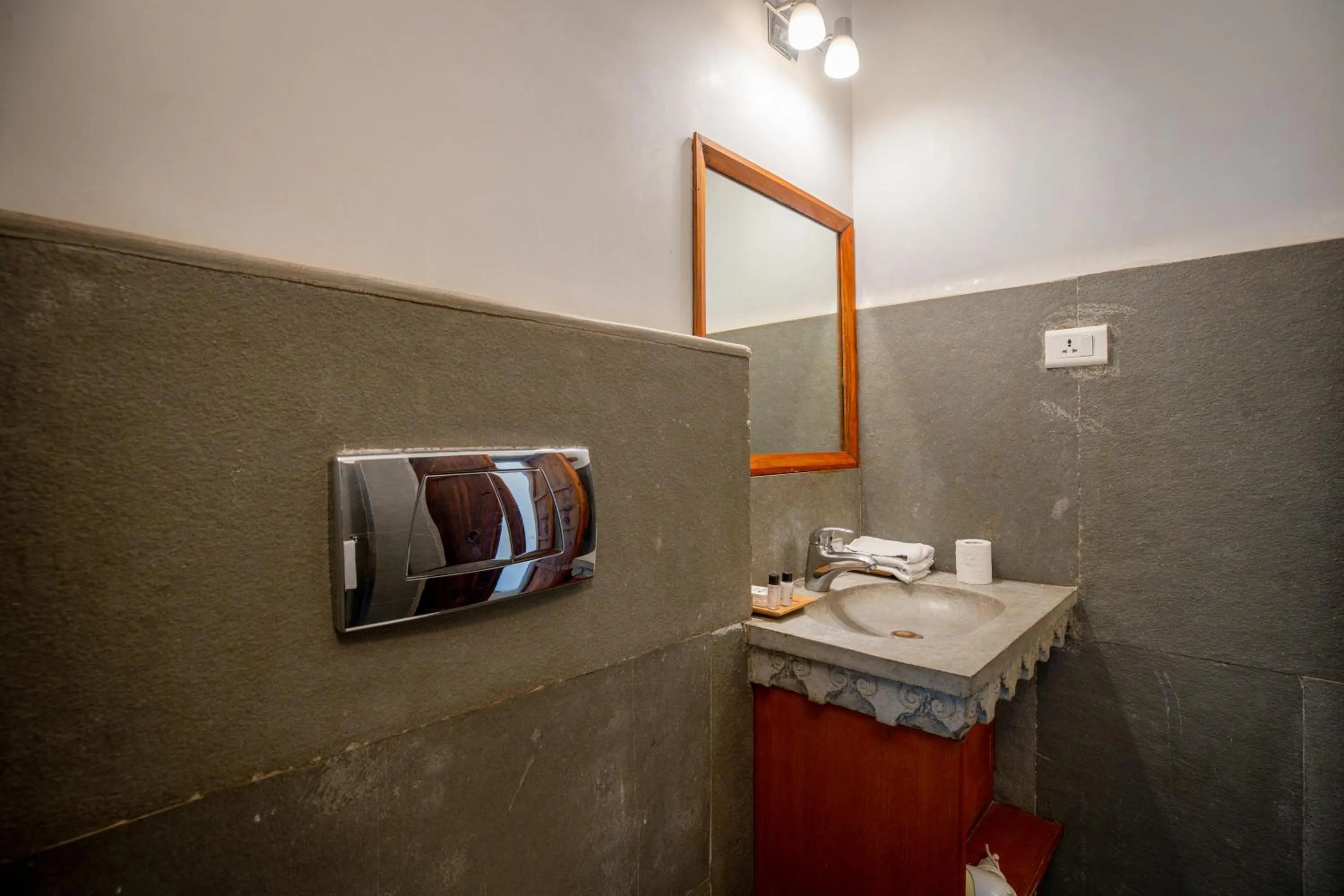 Bathroom in Madri Haveli