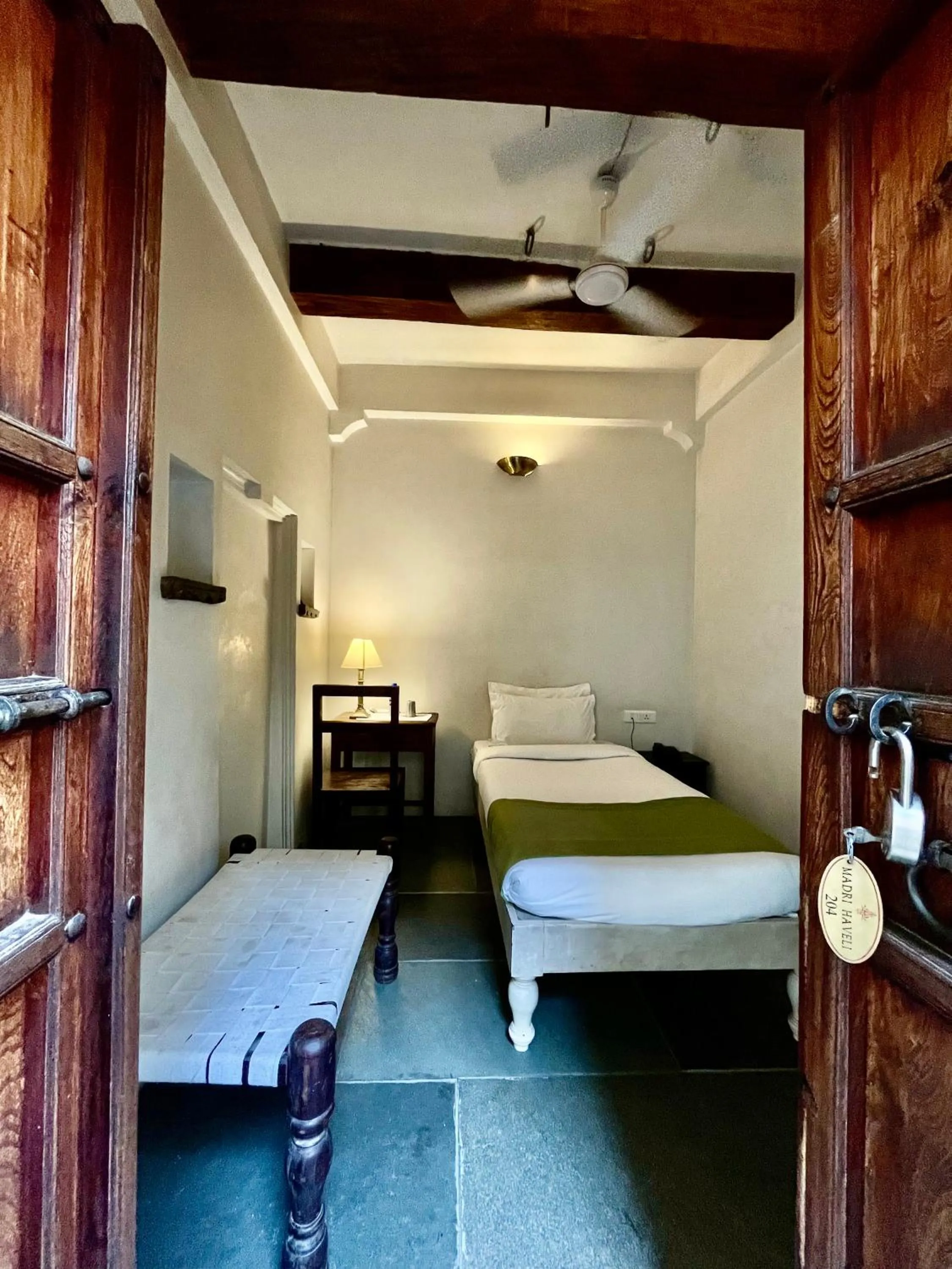 Bed in Madri Haveli
