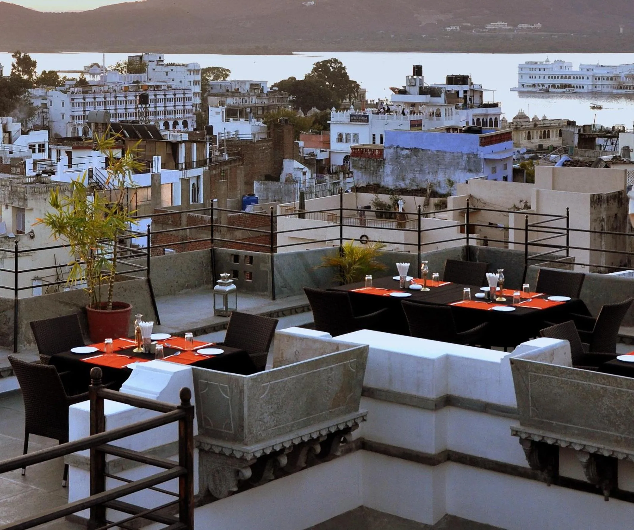 Restaurant/places to eat in Madri Haveli