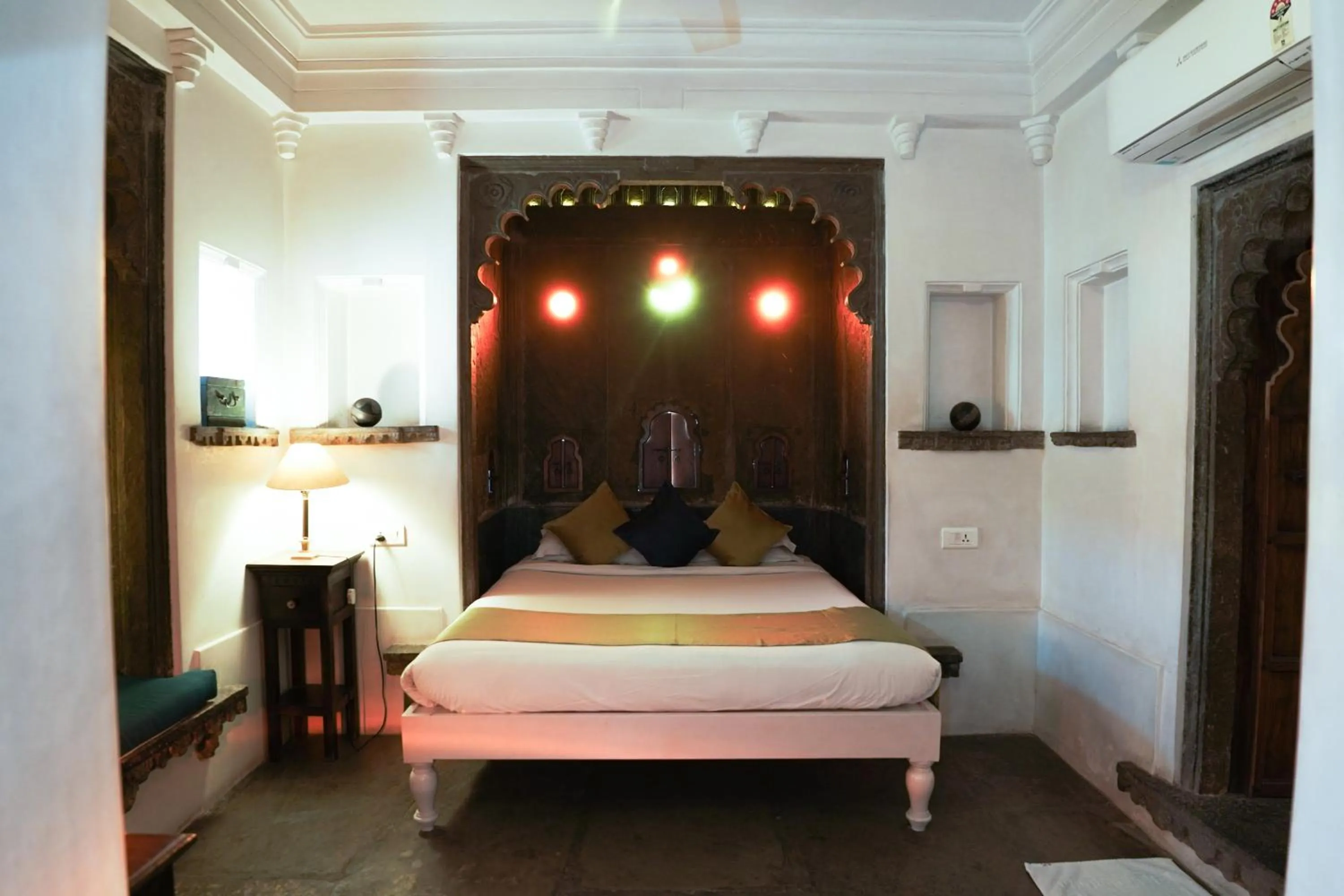 Bed in Madri Haveli