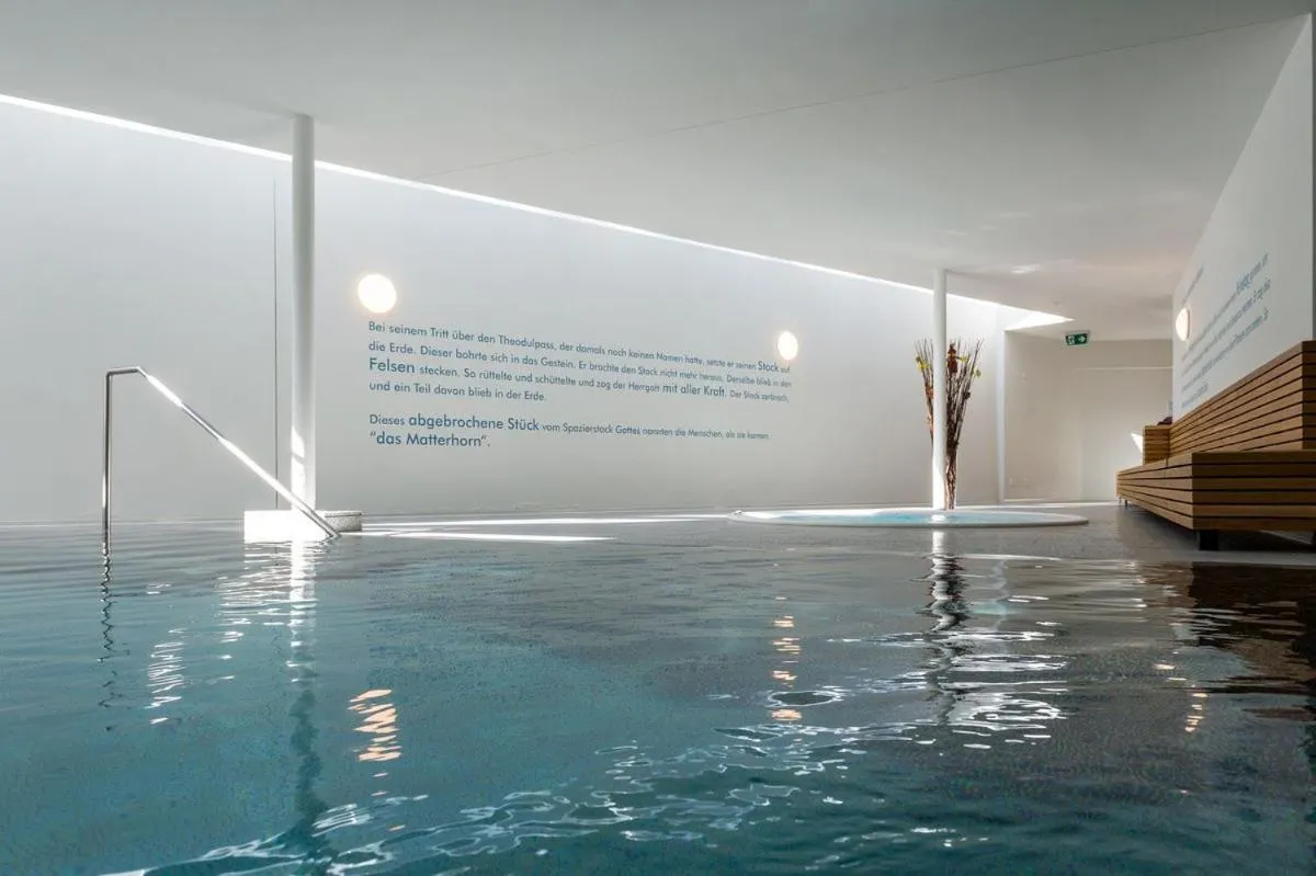Swimming pool in Legendär Zermatt