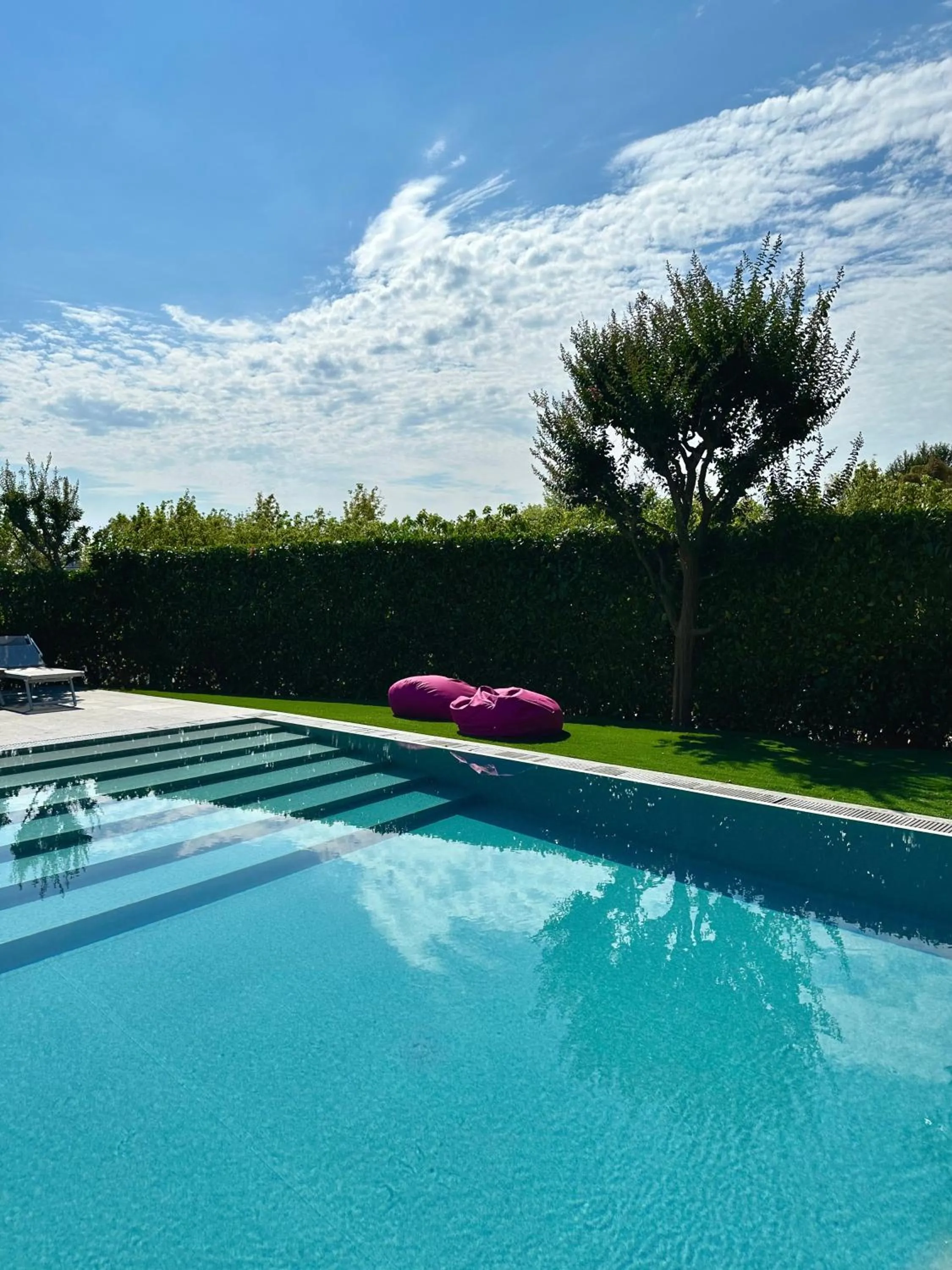 Swimming pool in Hotel Mealba
