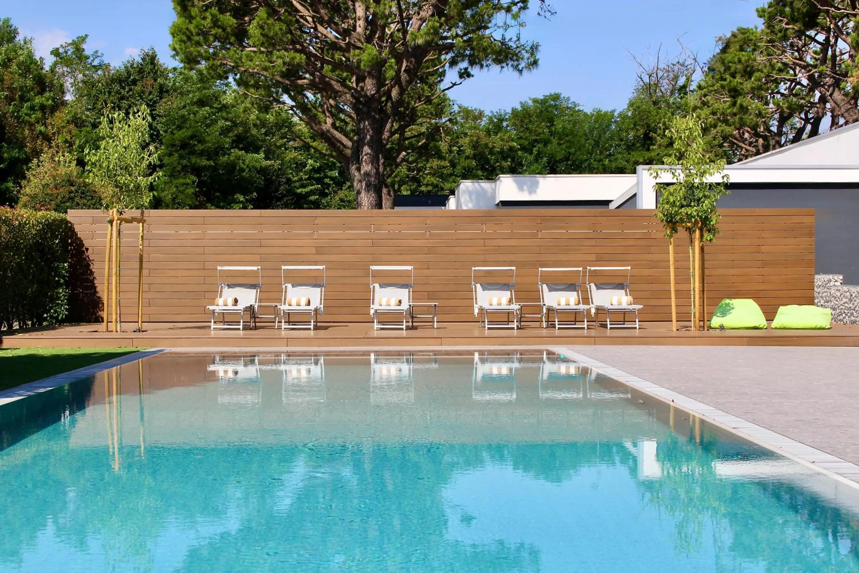 Swimming pool in Hotel Mealba