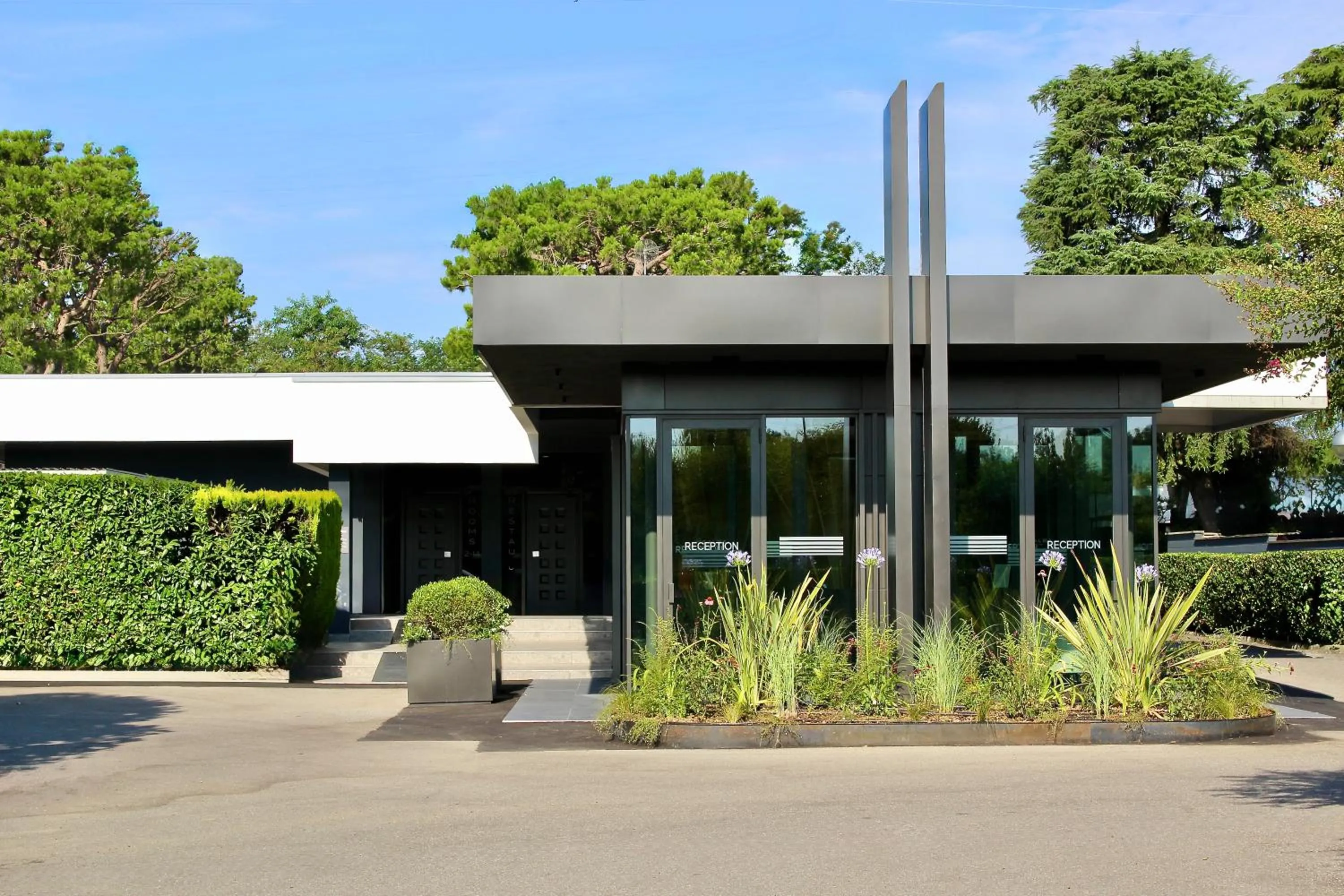 Property building in Hotel Mealba