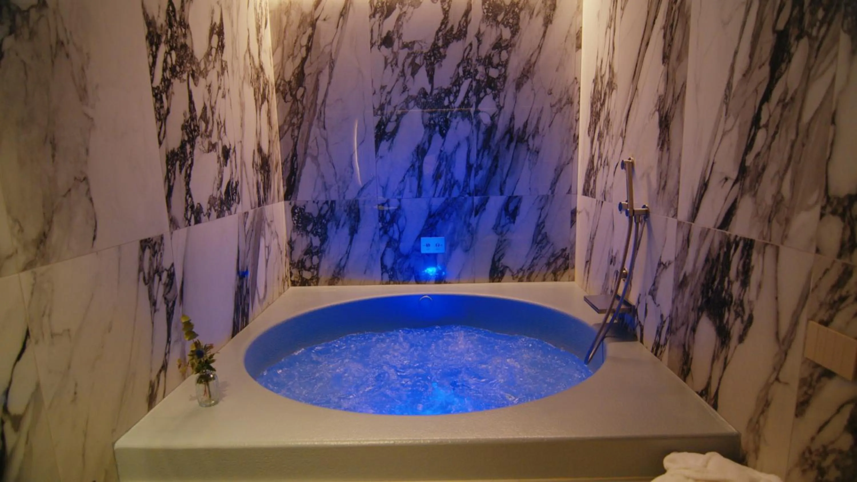 Hot Tub in Hotel Mealba