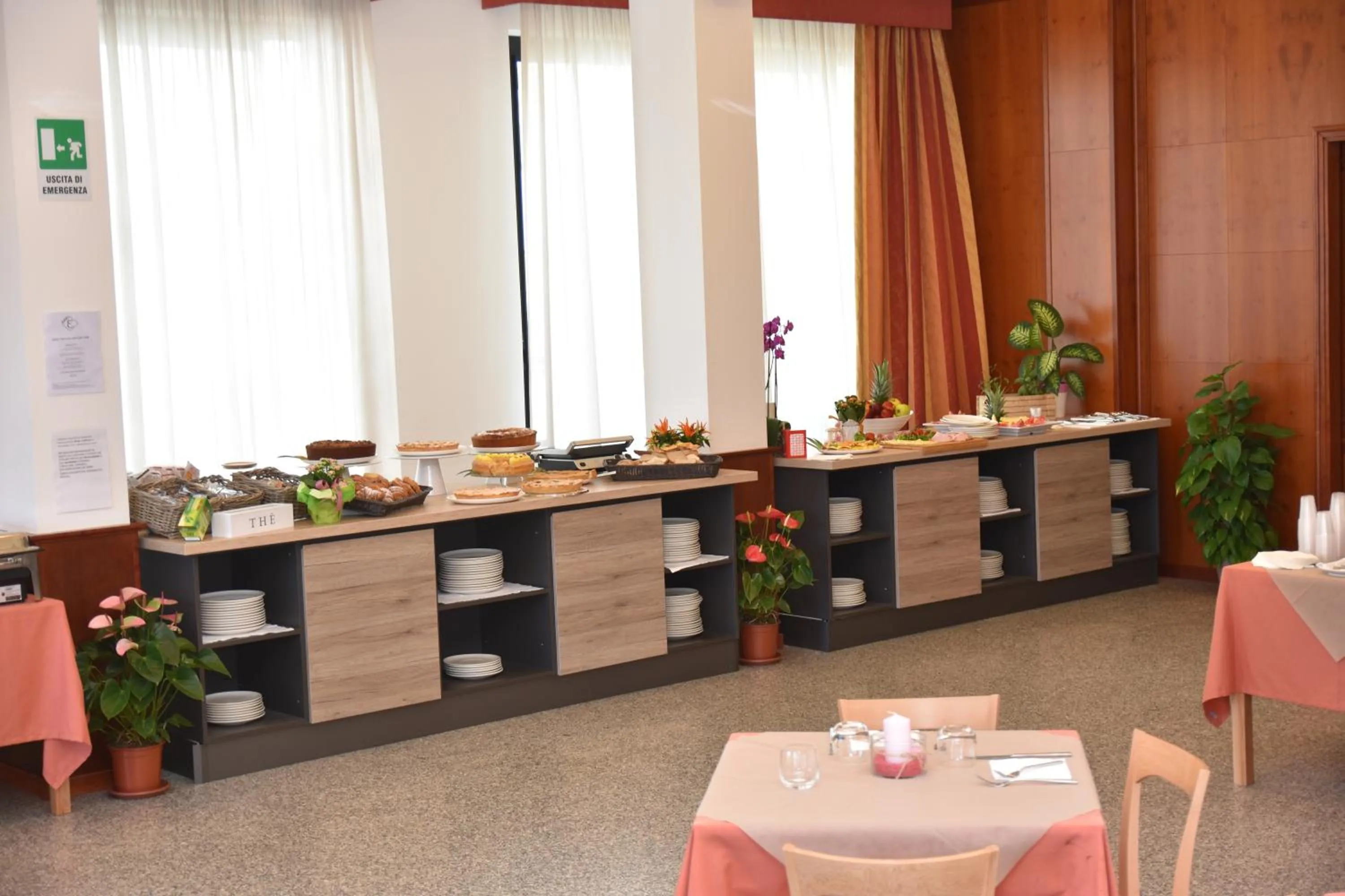 Restaurant/places to eat in Hotel Excelsior