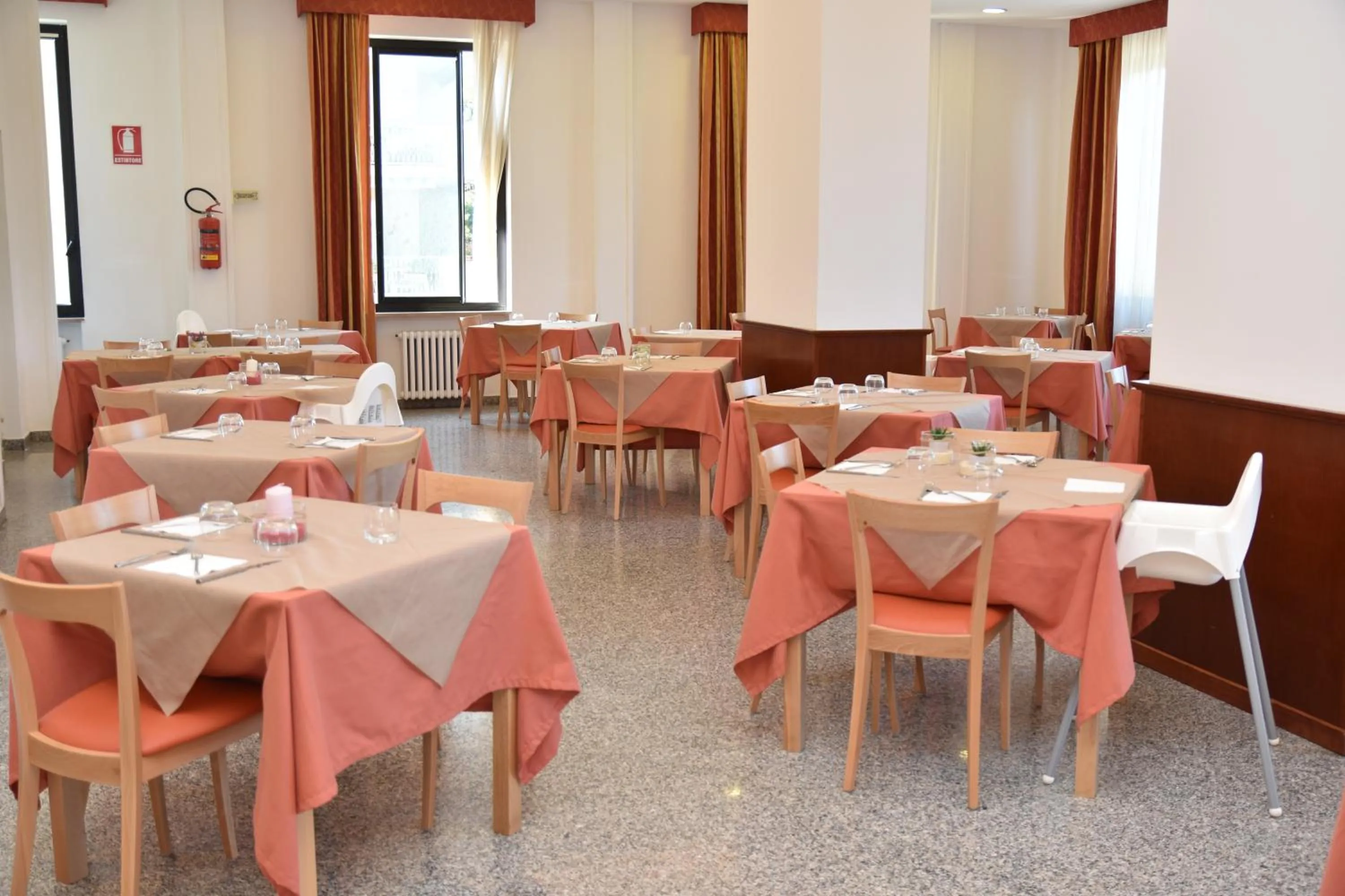 Restaurant/places to eat in Hotel Excelsior