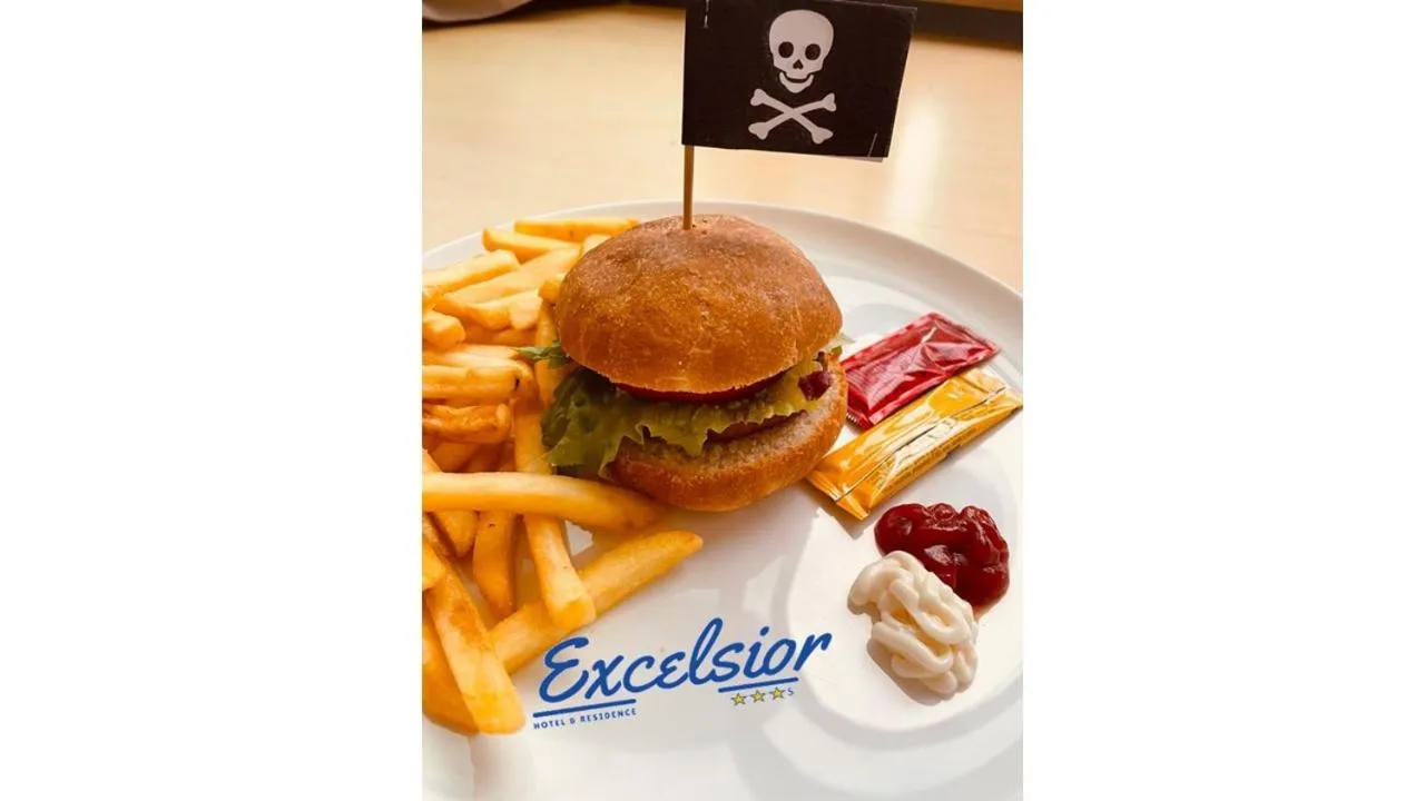 Restaurant/places to eat in Hotel Excelsior