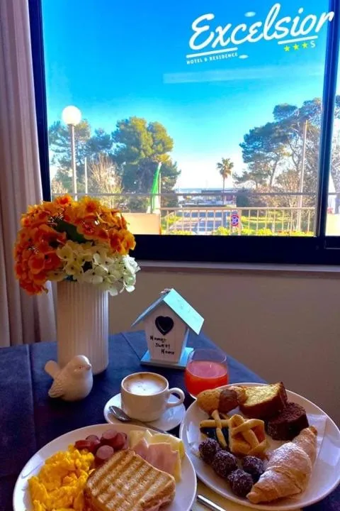 Food and drinks in Hotel Excelsior