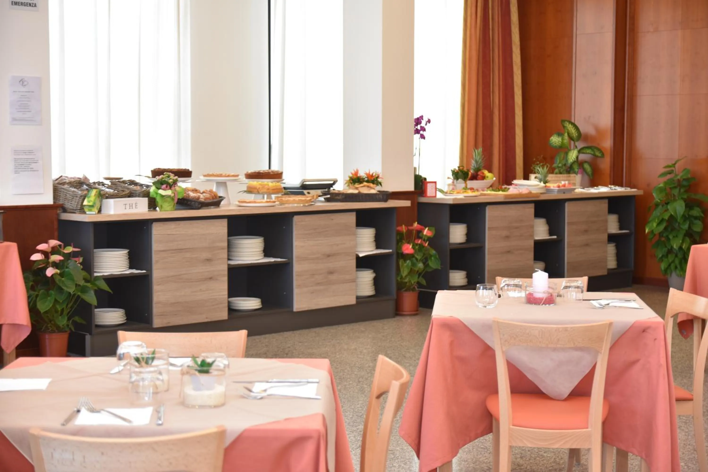 Restaurant/places to eat in Hotel Excelsior