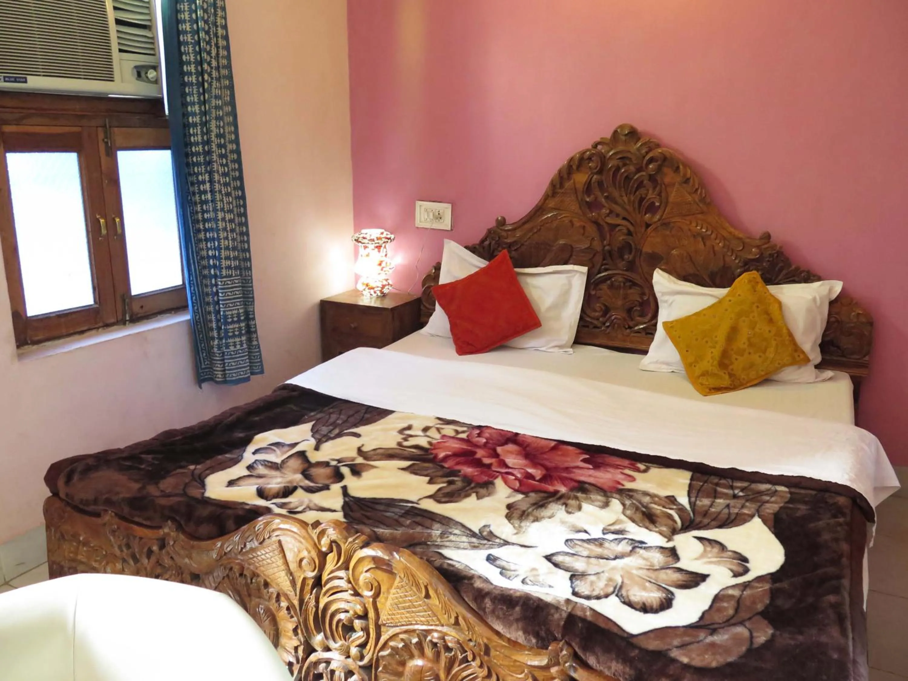 Bed in Yogis Guest House