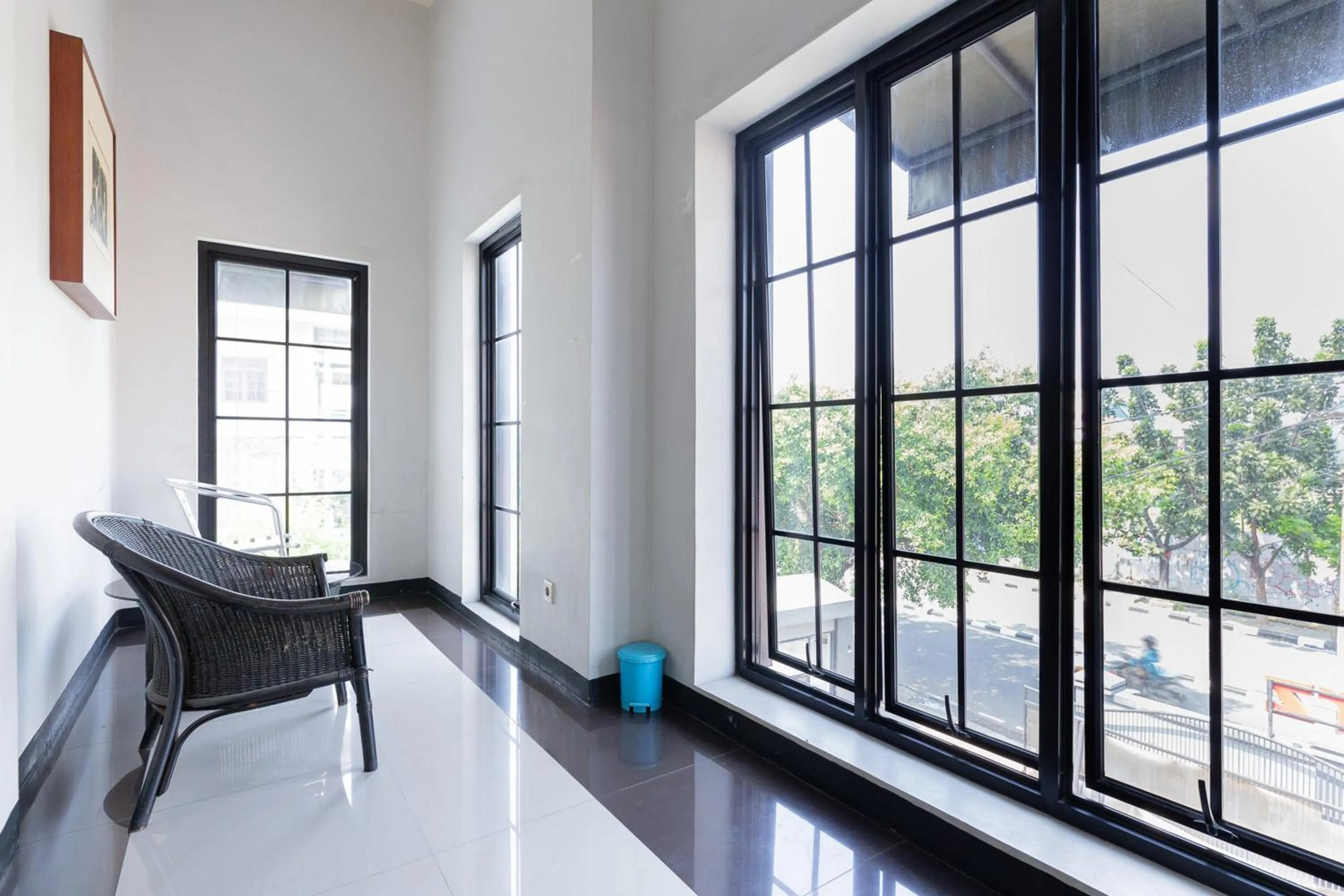 Seating area in RedDoorz Plus near Mall Slipi Jaya