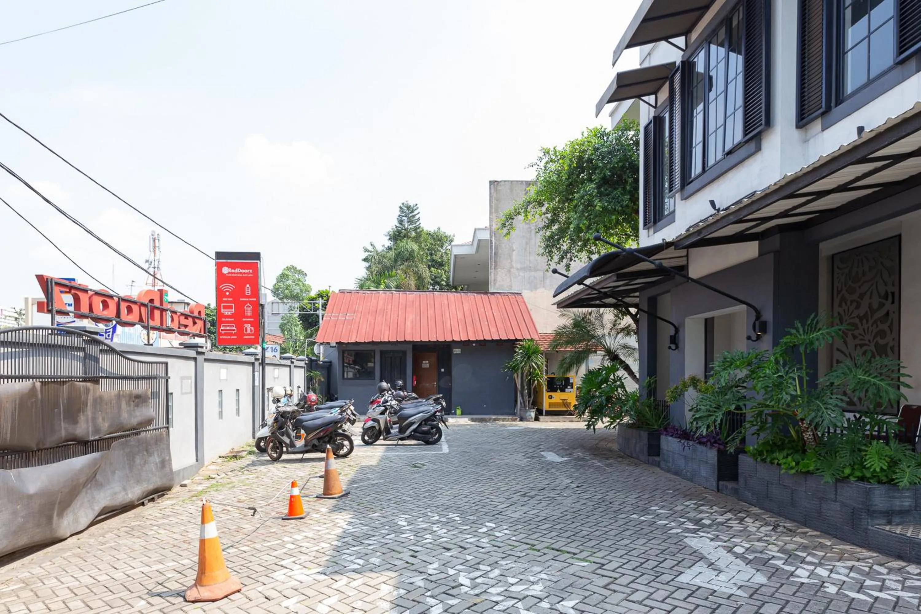 Facade/entrance in RedDoorz Plus near Mall Slipi Jaya