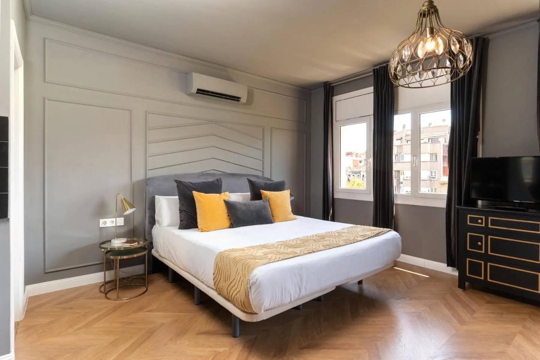 Photo of the whole room, Bed in TSA Gran Via